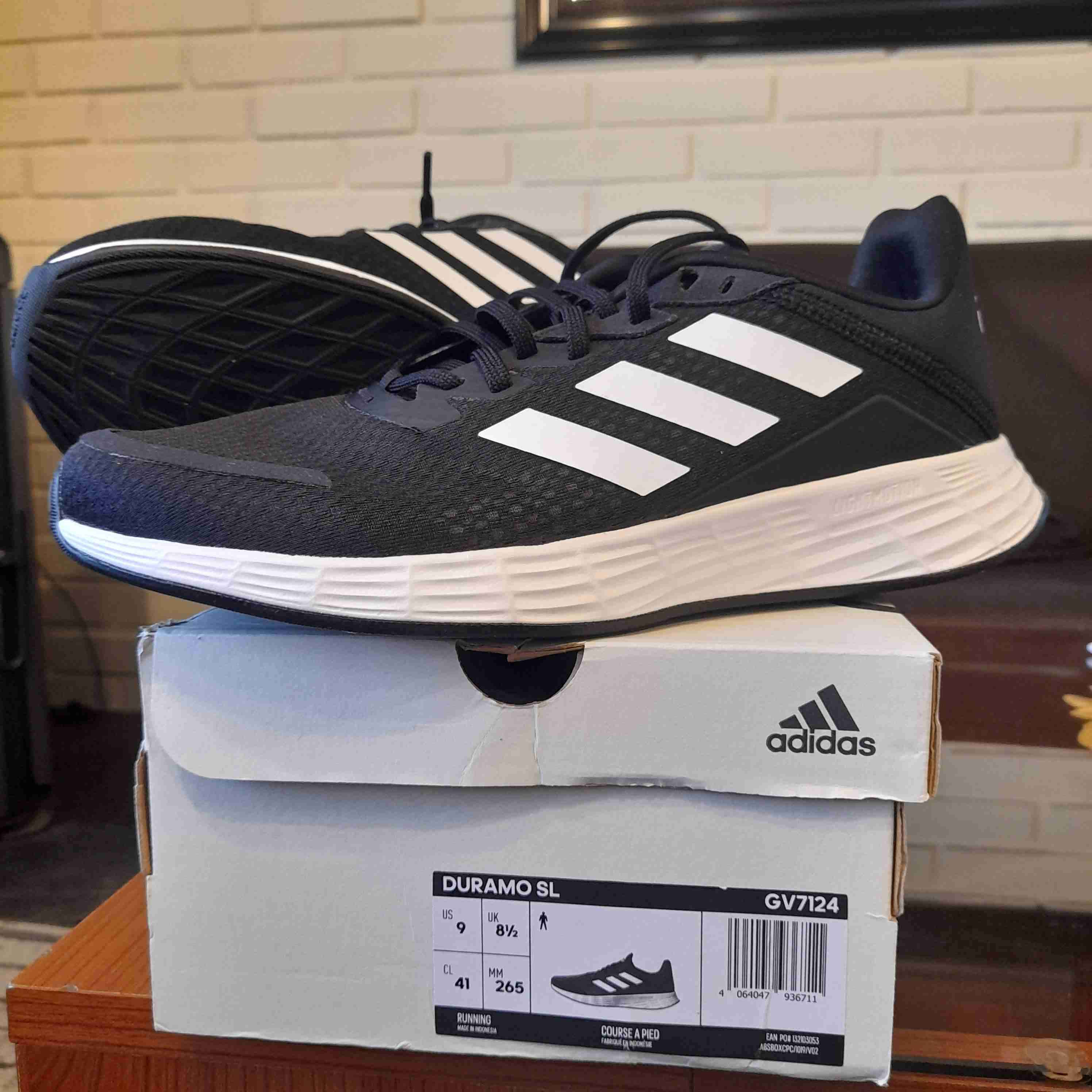 Zapatillas negras Adidas deportivas - miniatura 2