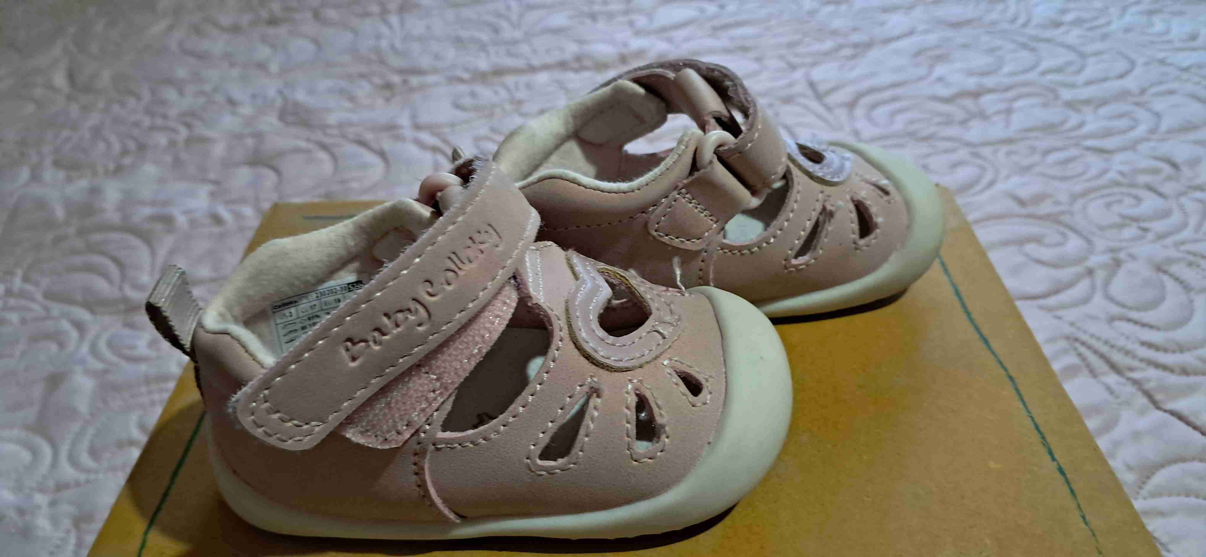 Zapatos bebé rosados con corazón - miniatura 3