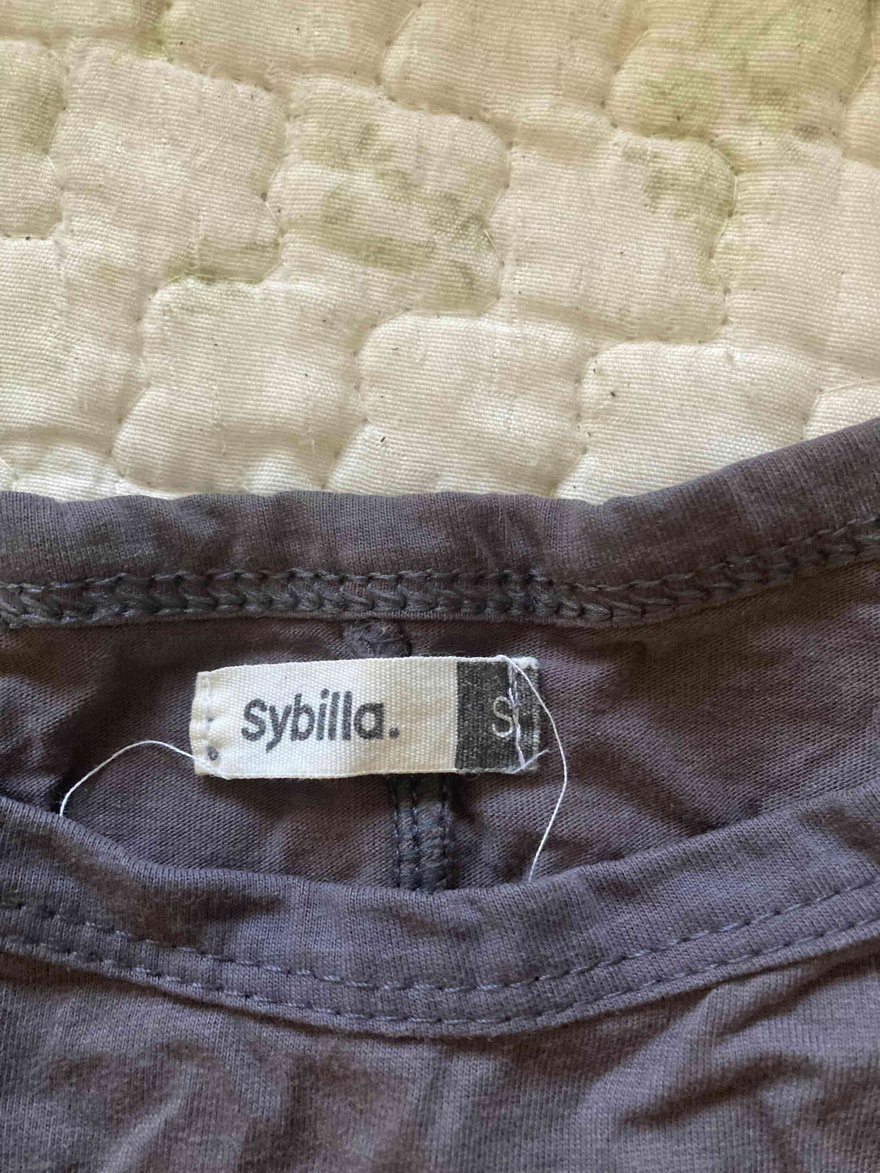 Polera estampada gris única - miniatura 2