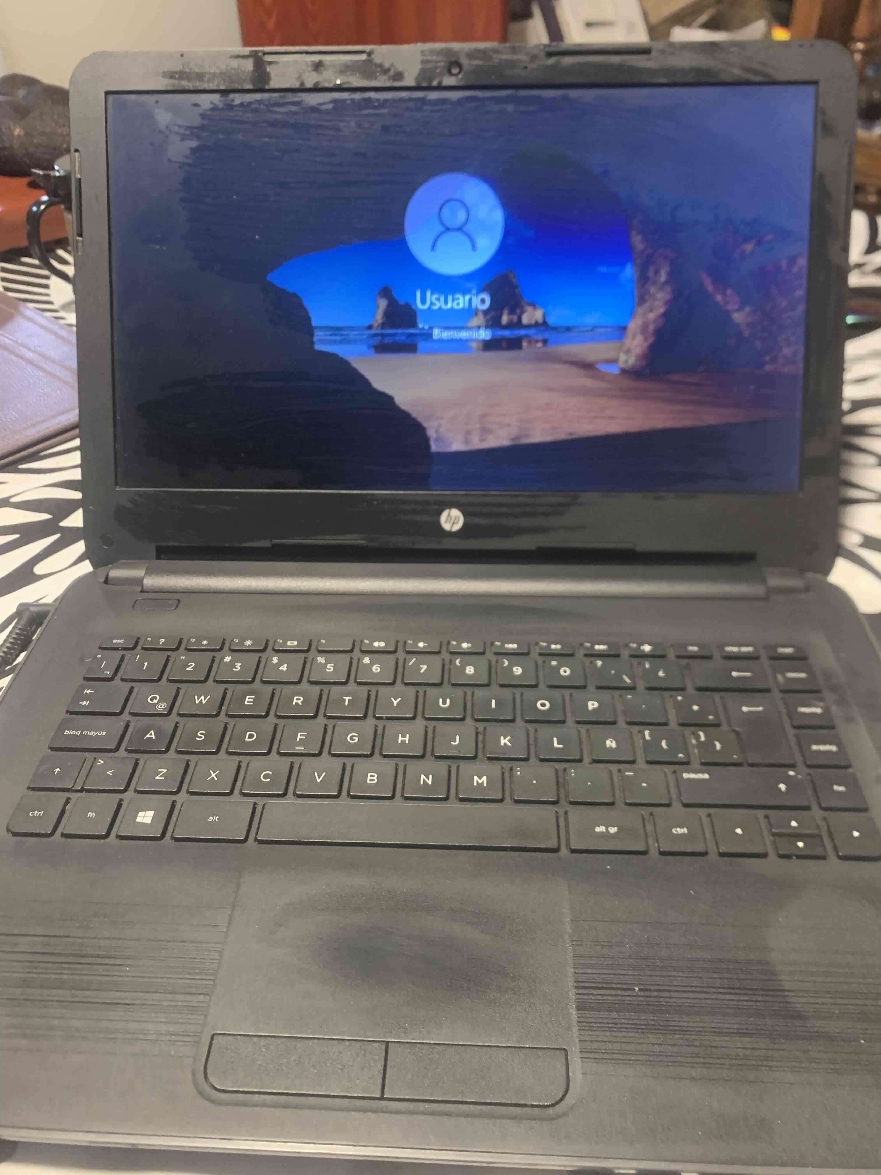 Notebook HP en buen estado - miniatura 1