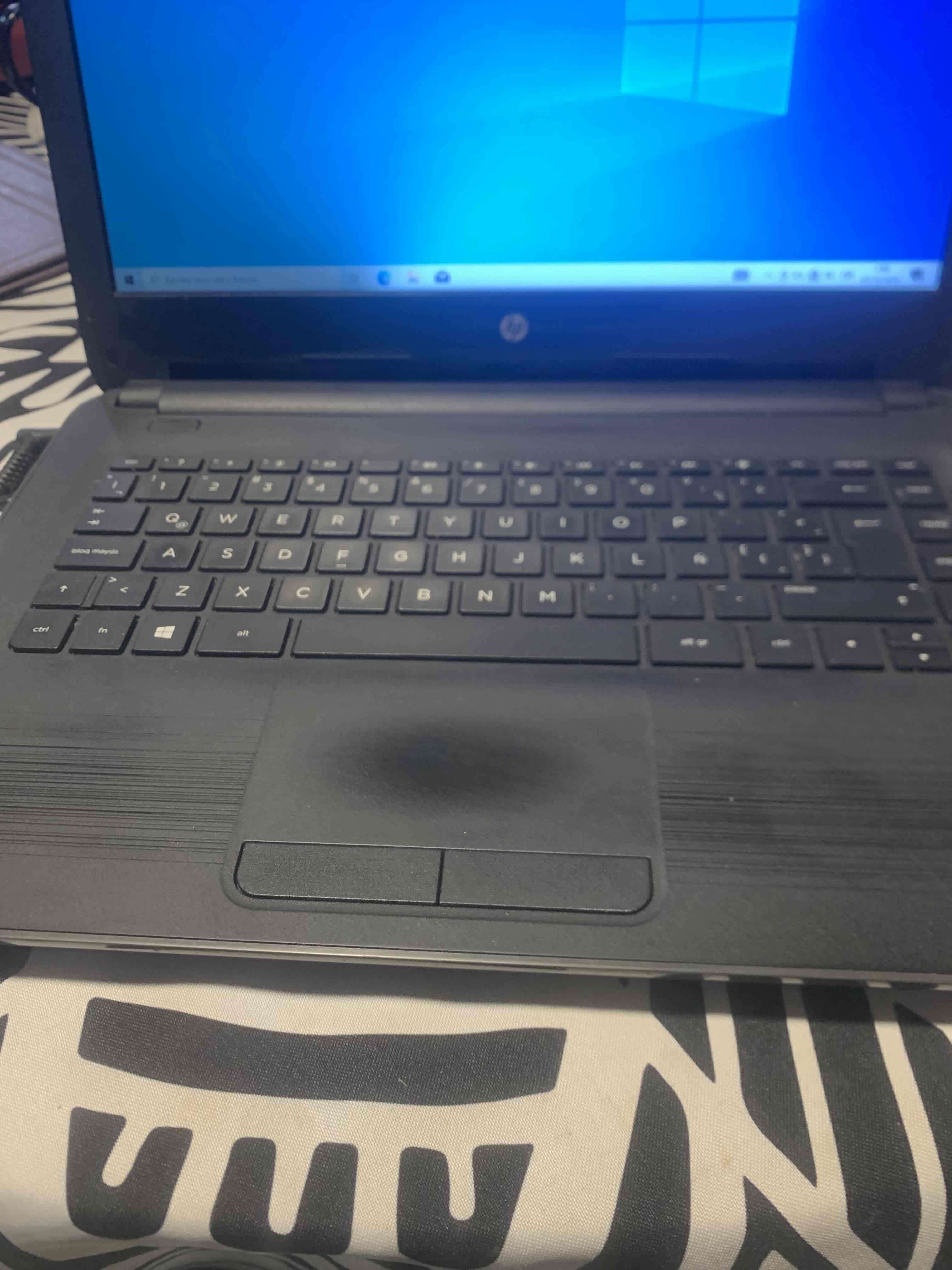 Notebook HP en buen estado - miniatura 3