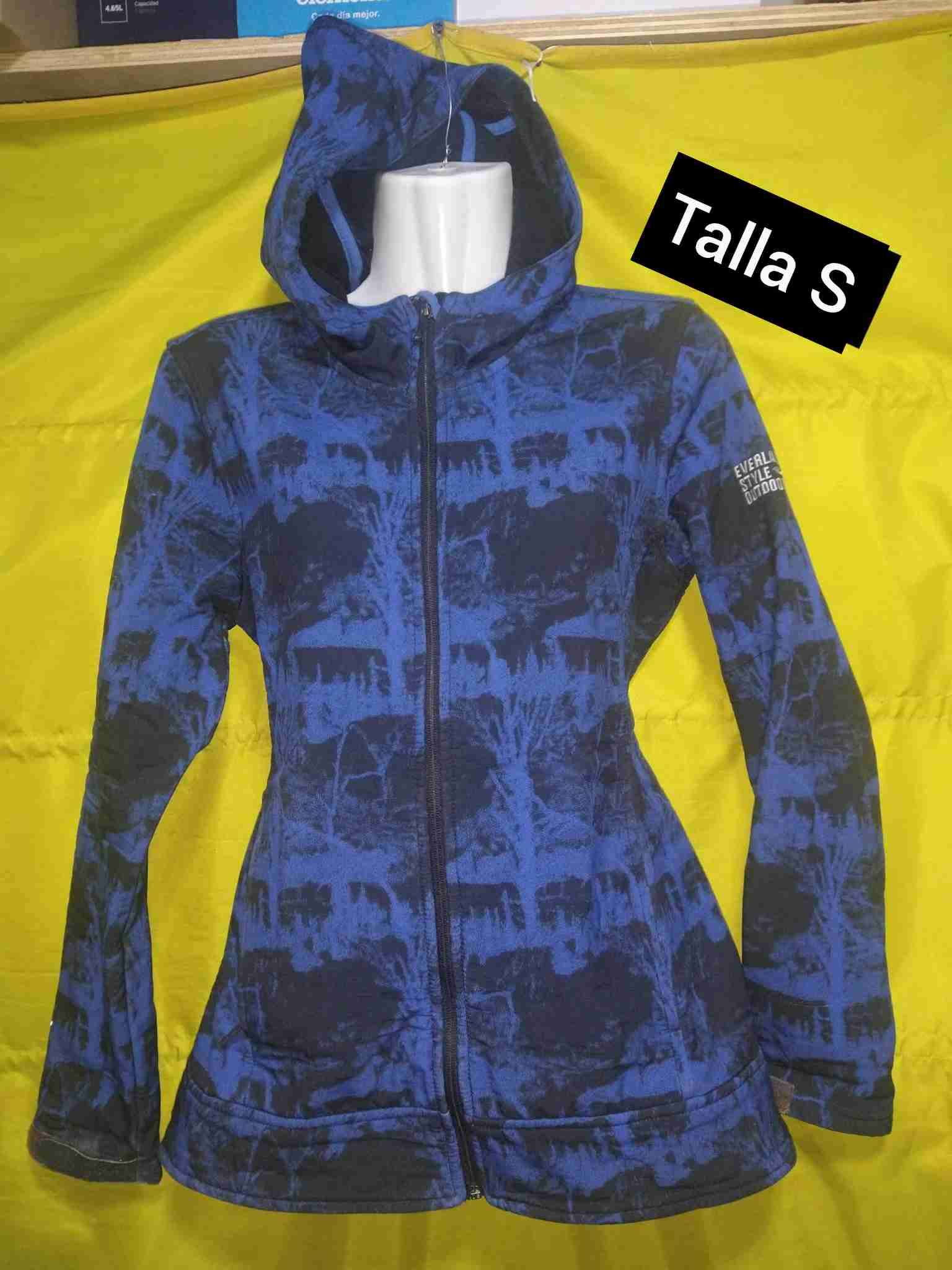 Chaqueta azul con capucha - miniatura 1