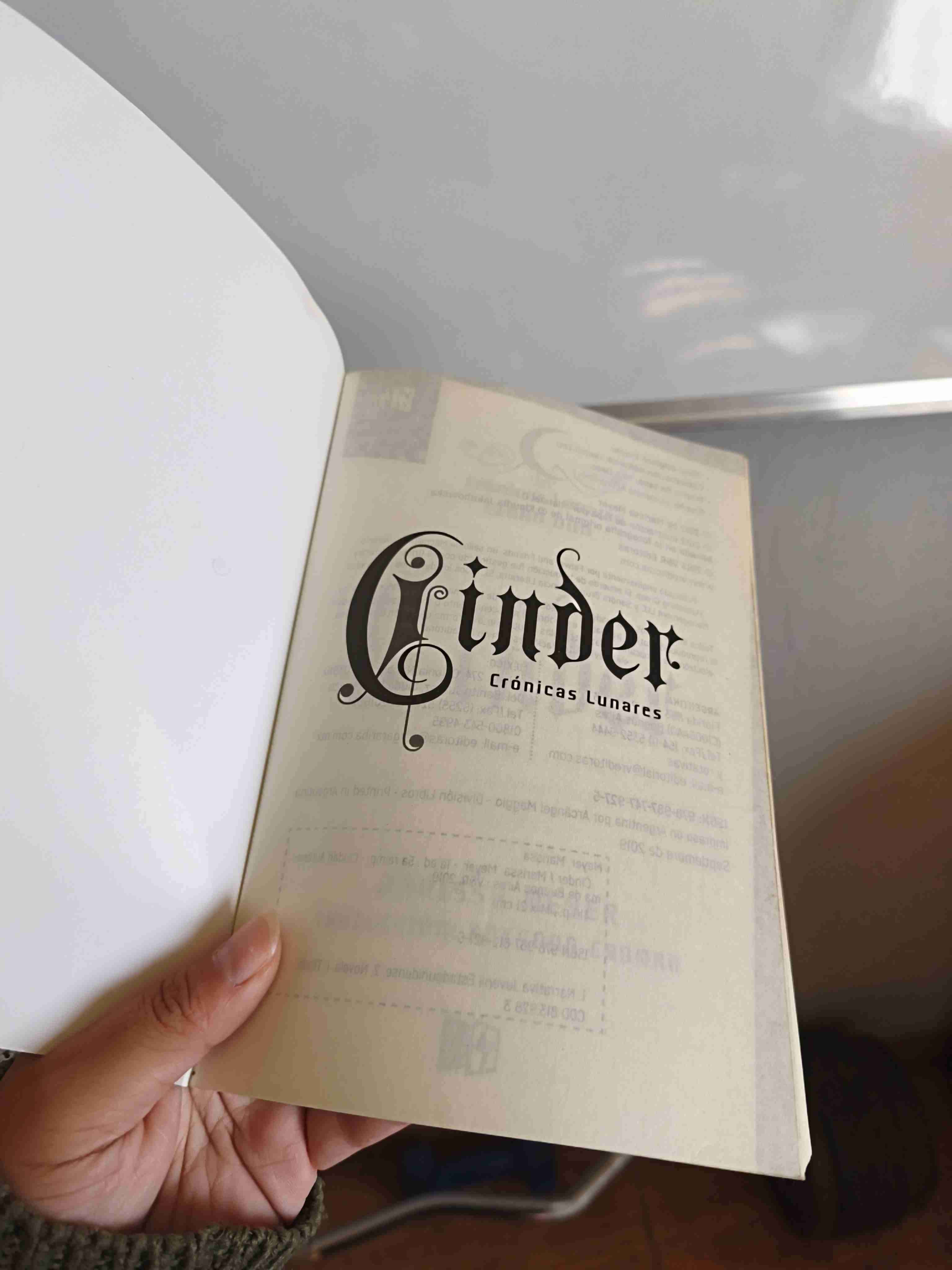 Libro Cinder de Marissa Meyer - miniatura 4