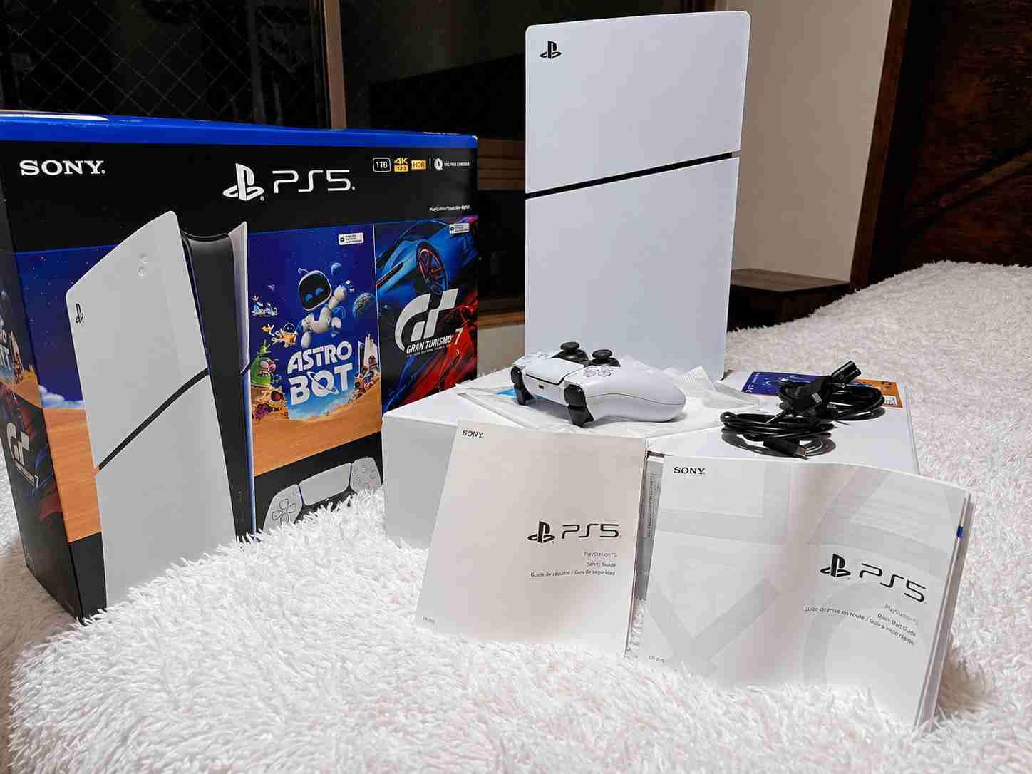 Consola PS5 con control y juego - miniatura 2