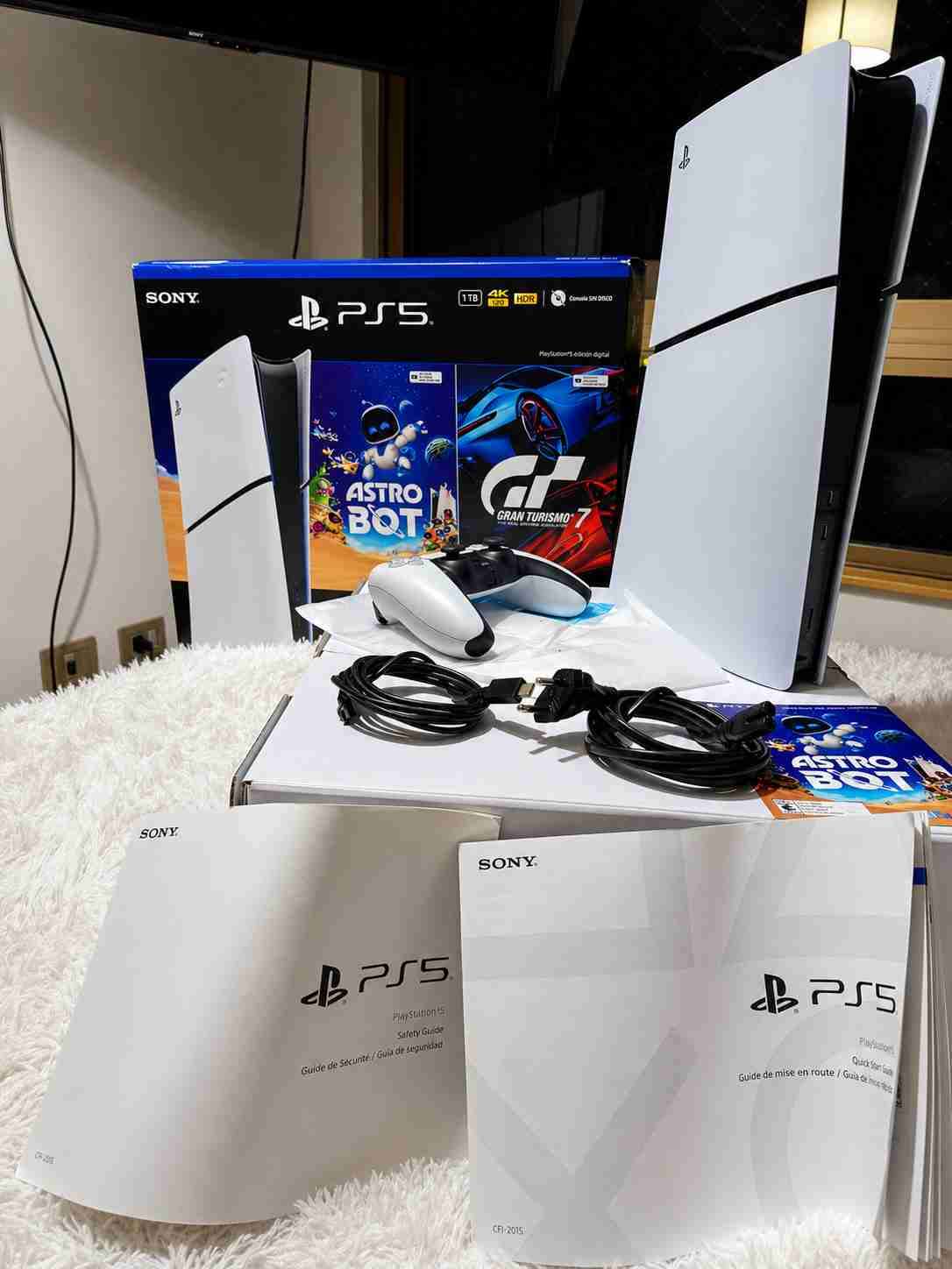 Consola PS5 con control y juego - miniatura 3