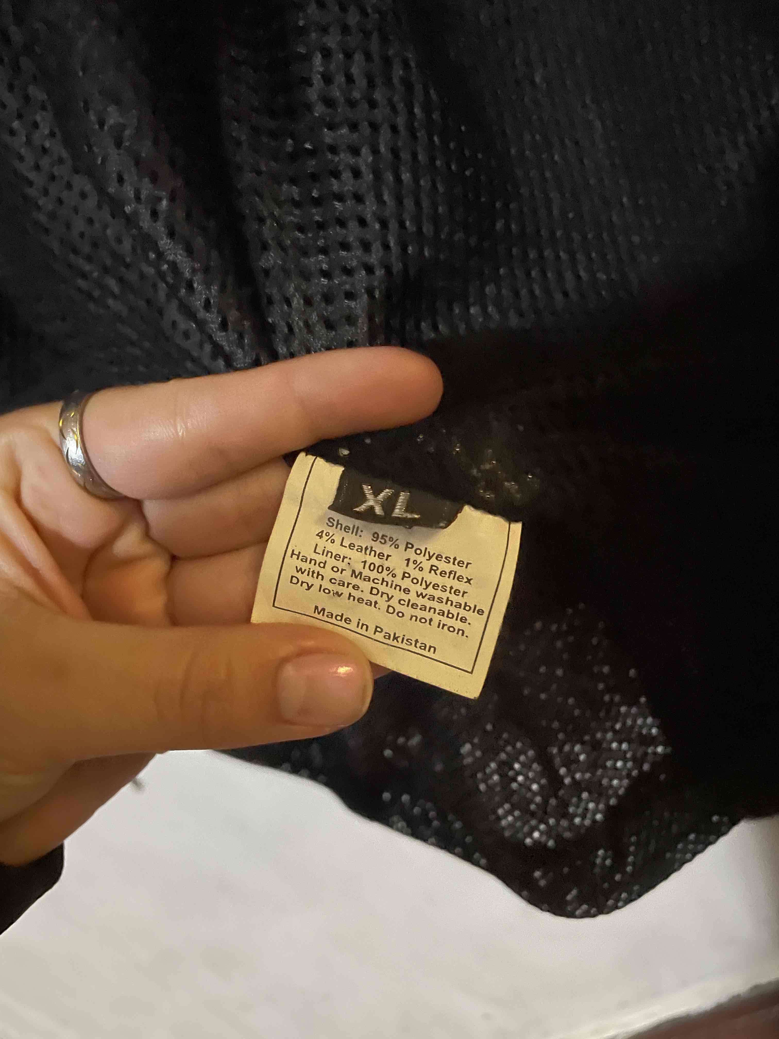 Chaqueta de motocicleta negra y roja - miniatura 4