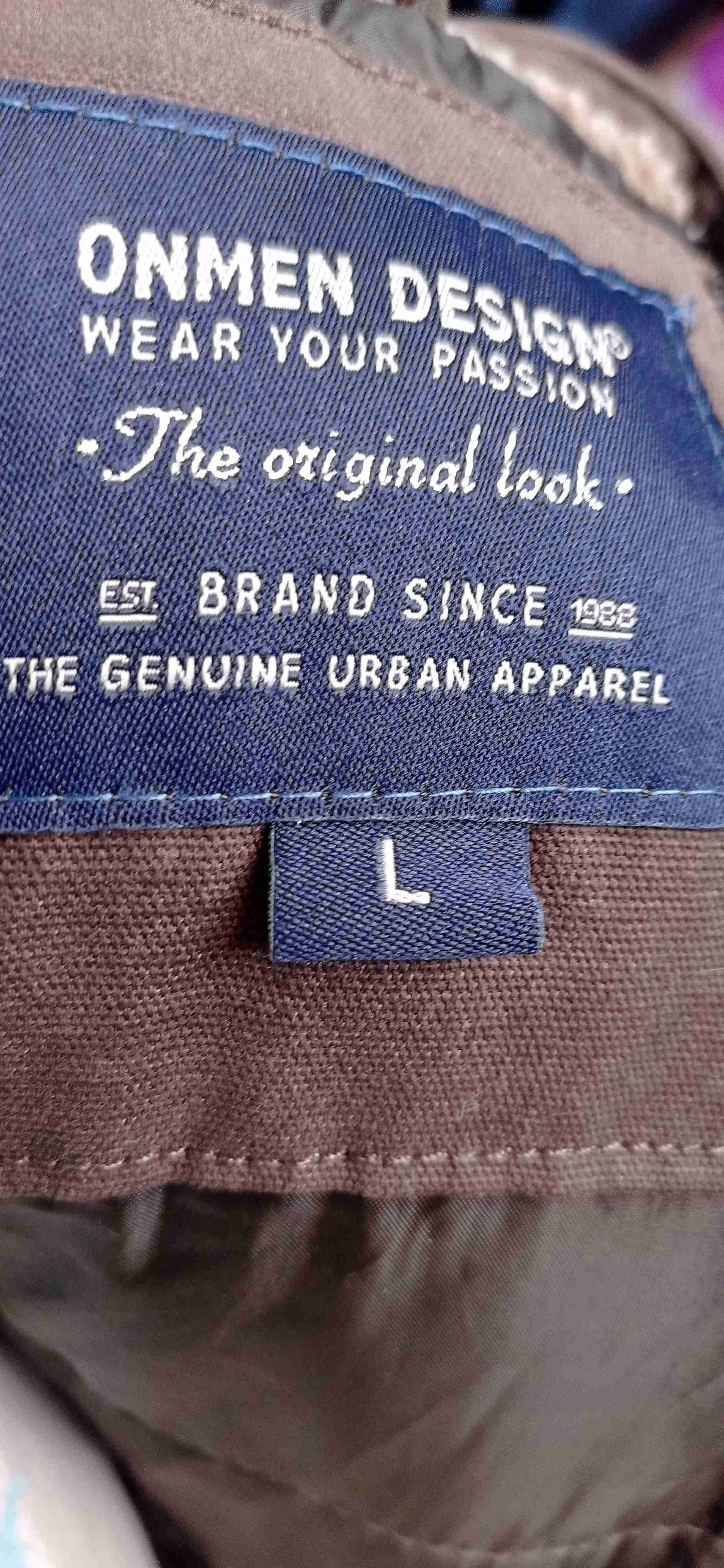 Chaqueta verde musgo con capucha - miniatura 2