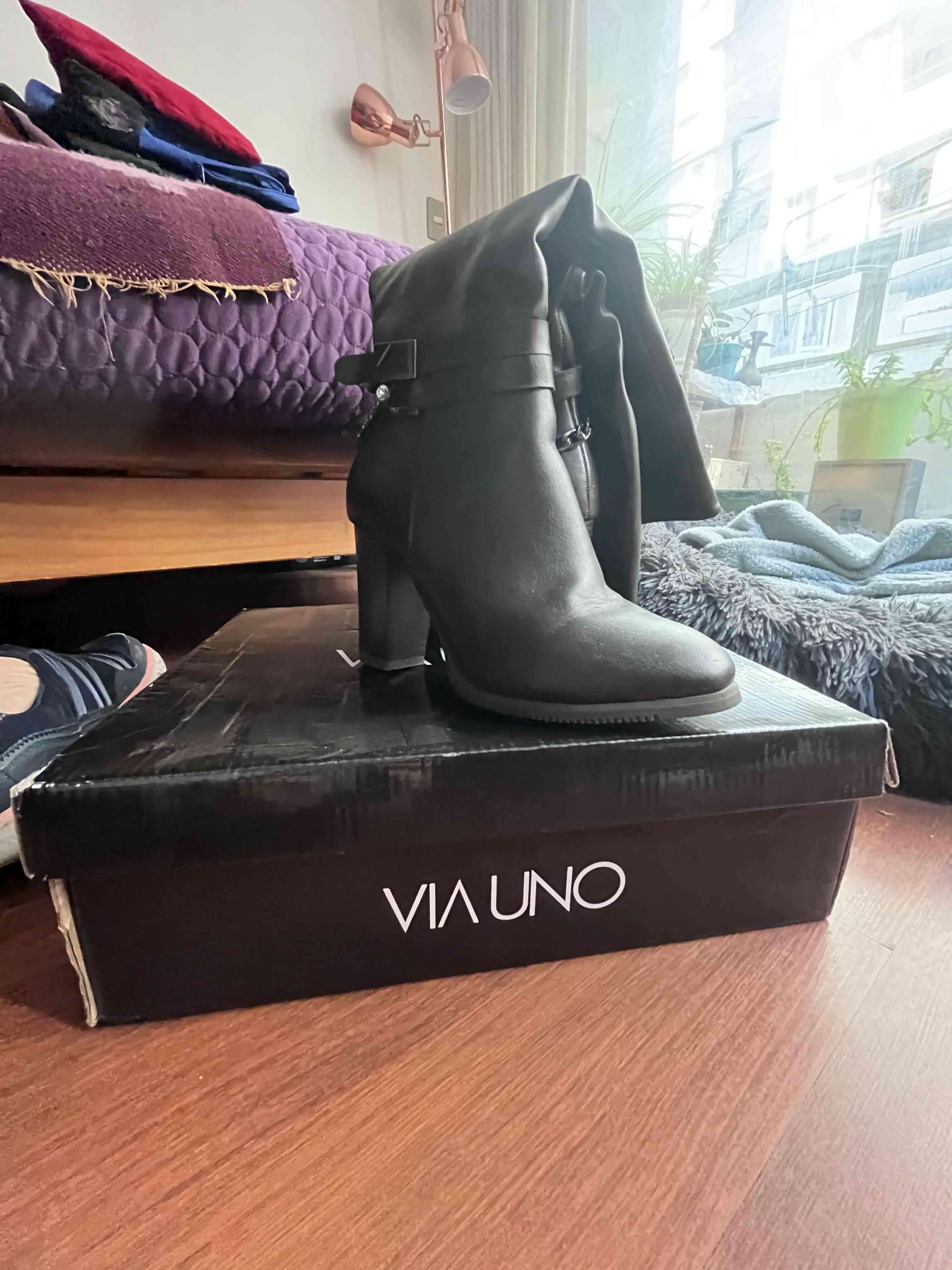 Botas negras de cuero tacón alto - miniatura 2