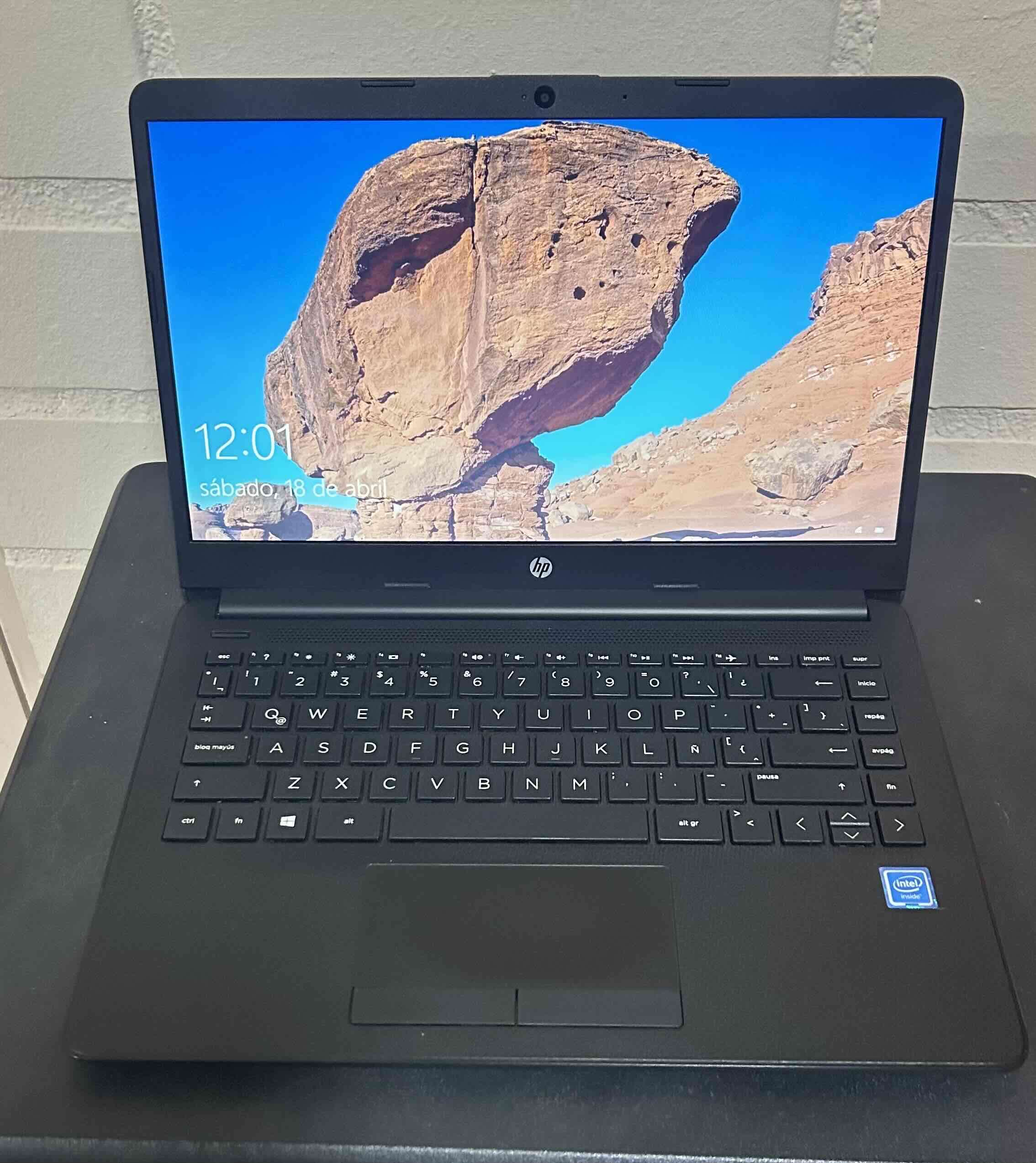 Laptop HP 14 pulgadas - miniatura 1