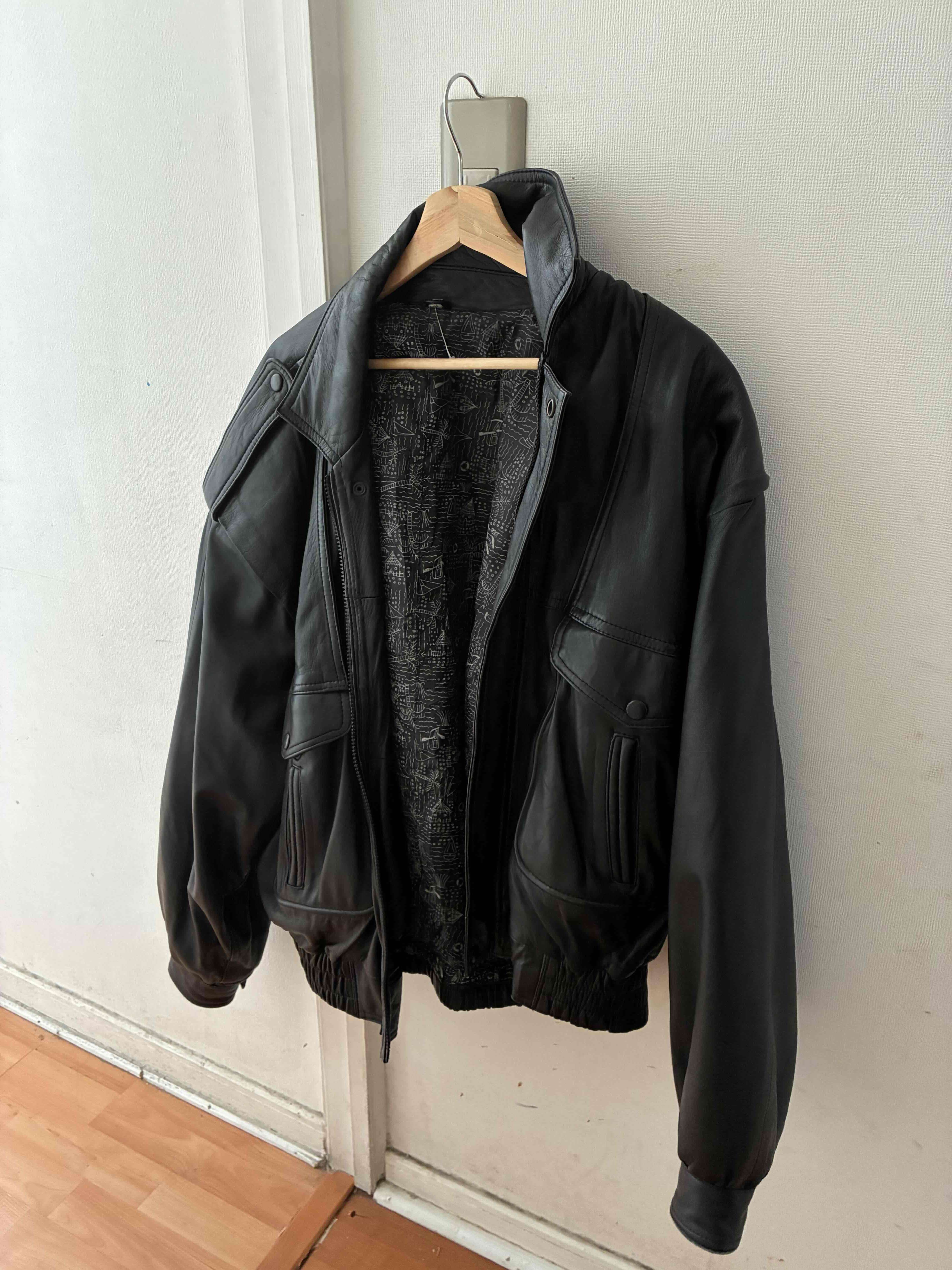 Chaqueta de cuero negra - miniatura 2