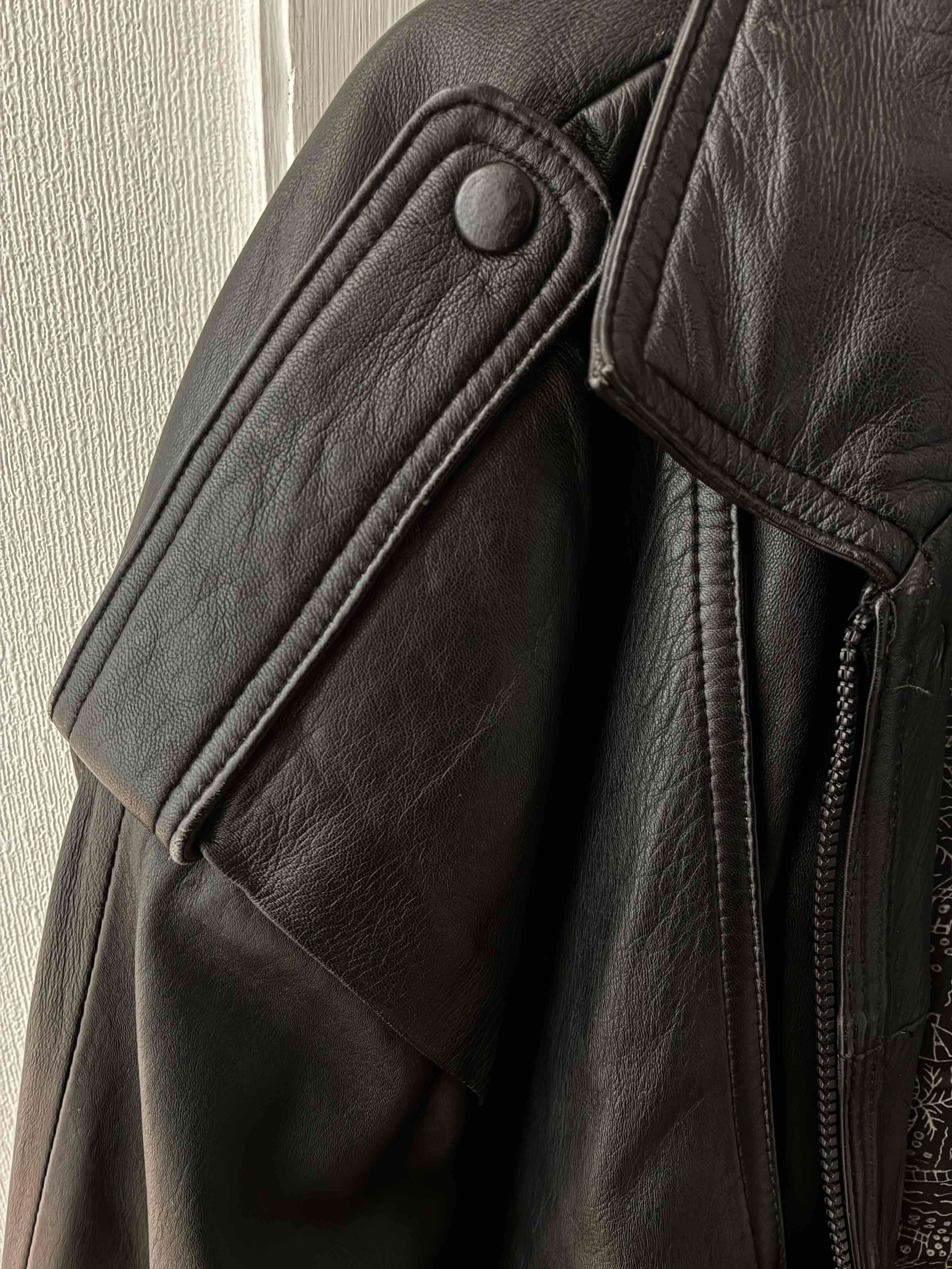 Chaqueta de cuero negra - miniatura 4