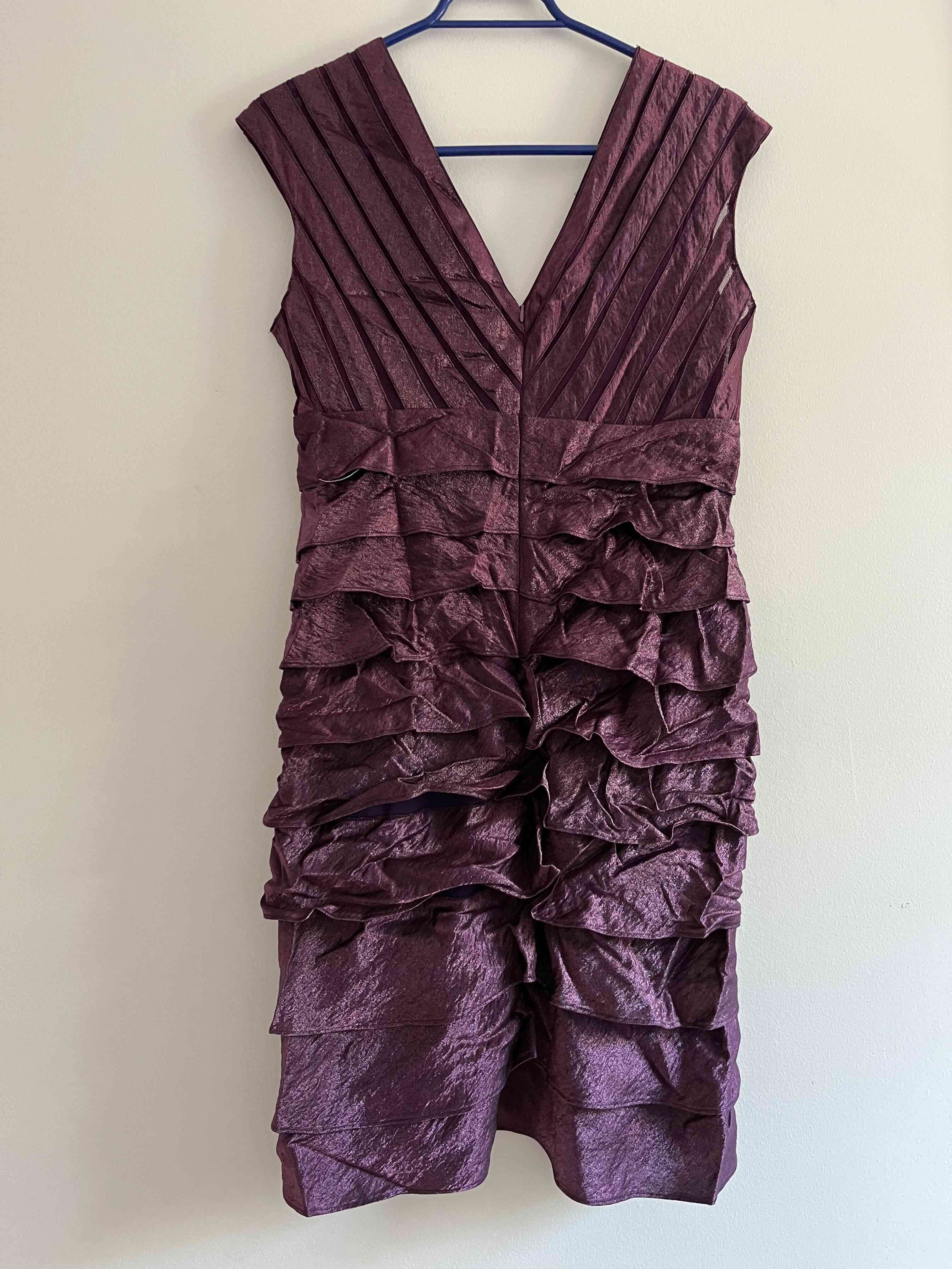 Vestido morado elegante - miniatura 2