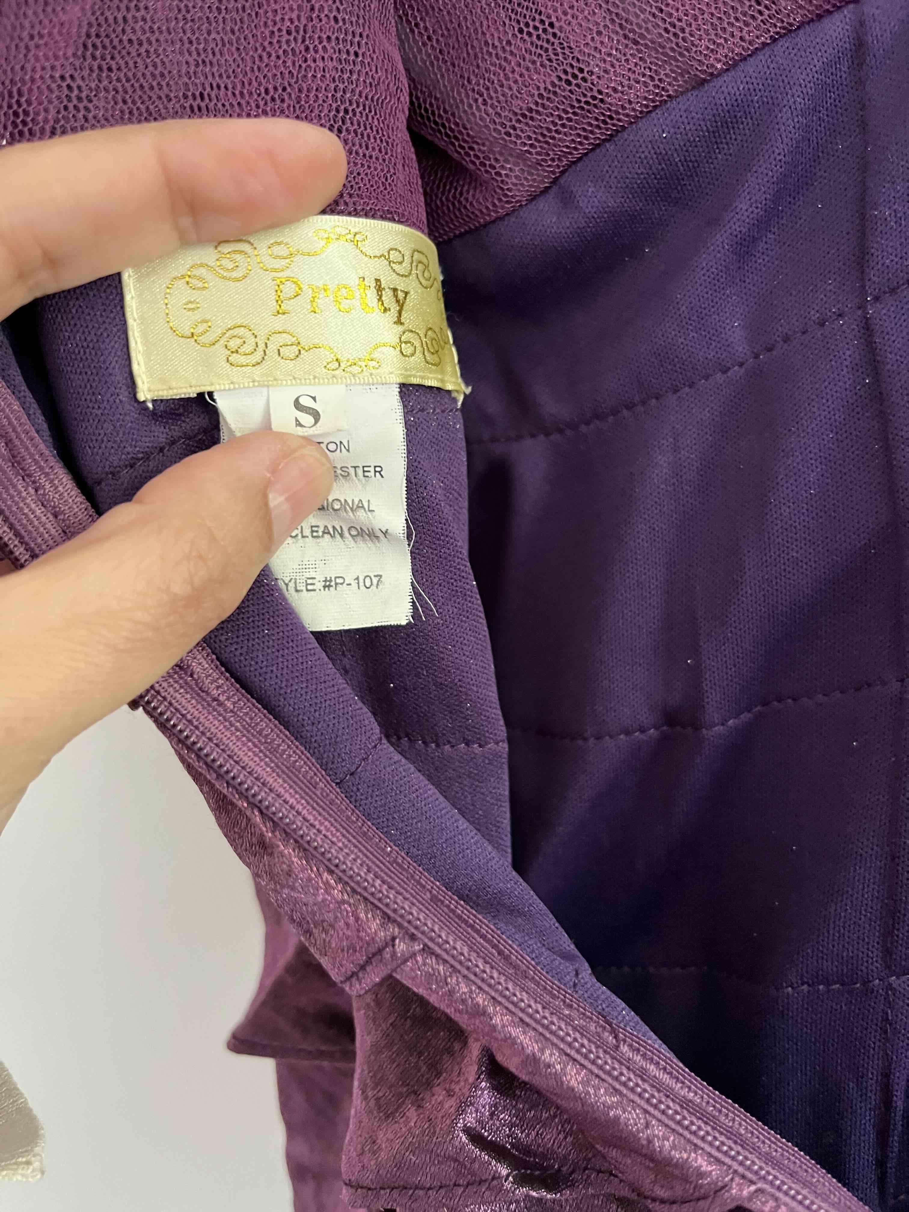 Vestido morado elegante - miniatura 5