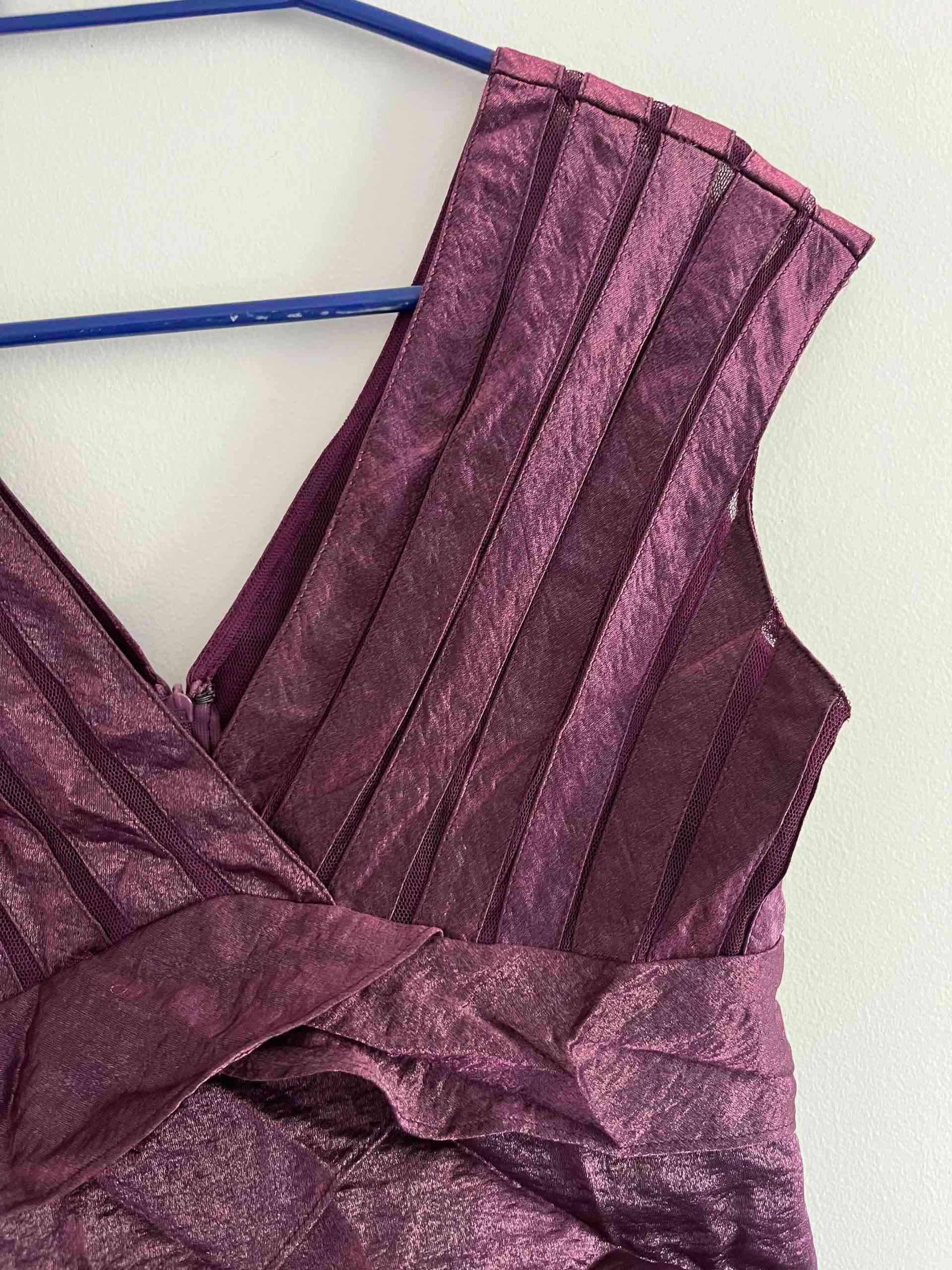 Vestido morado elegante - miniatura 6