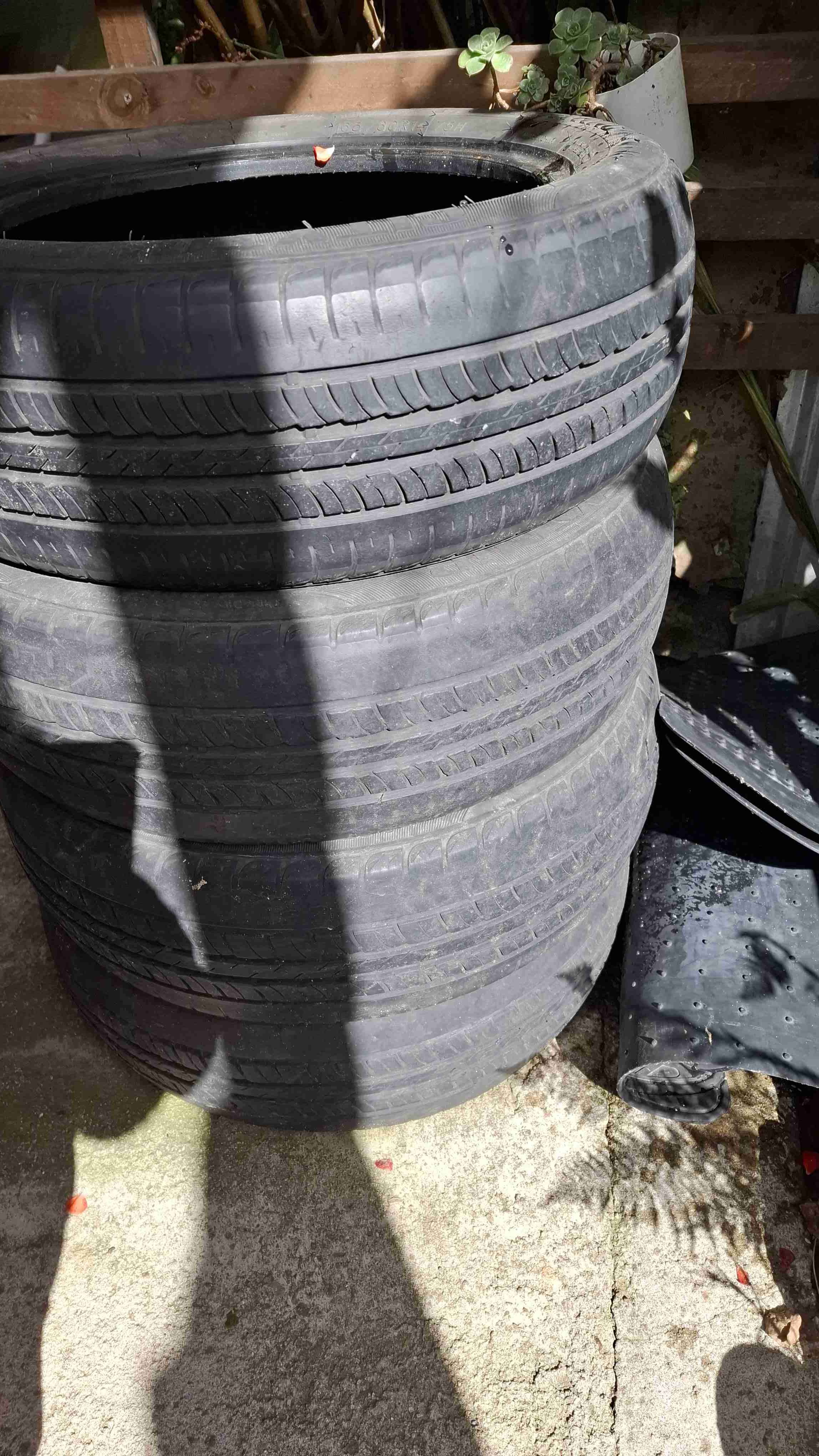 Juego de neumáticos usados - miniatura 2