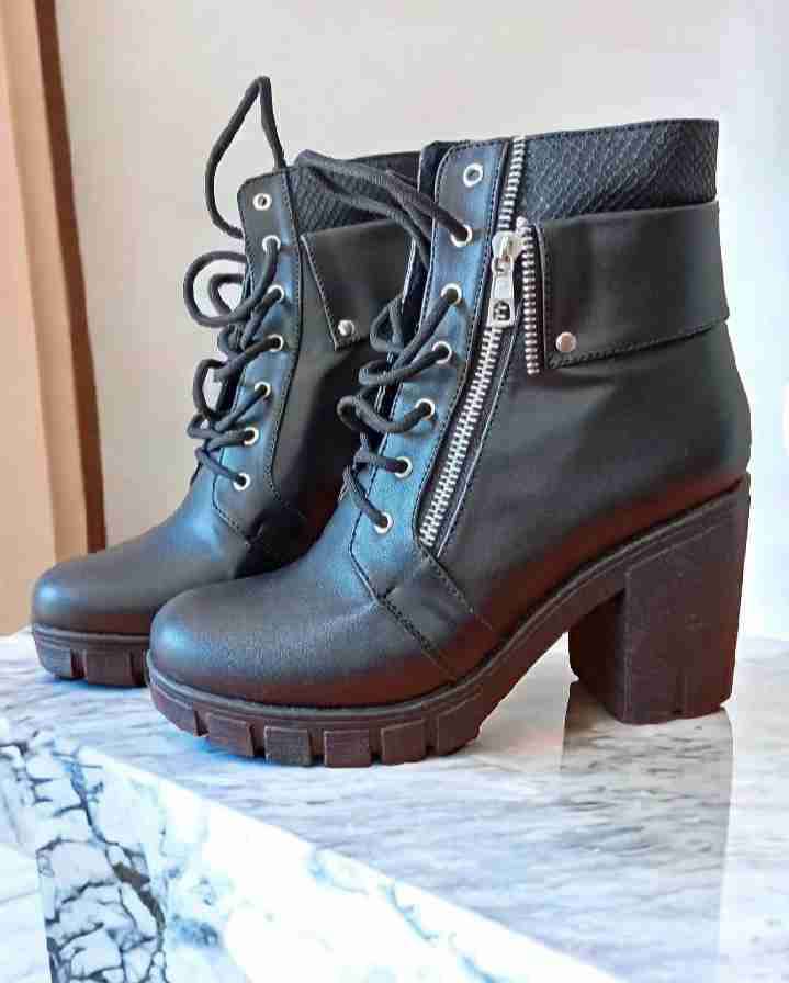 Botines negros con tacón