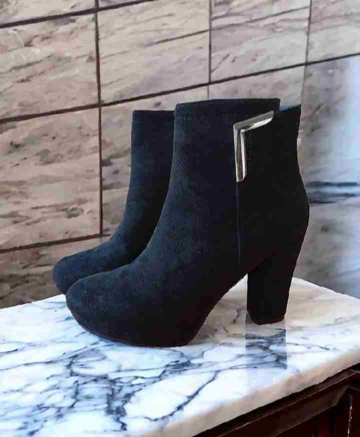 Botines negros con tacón alto