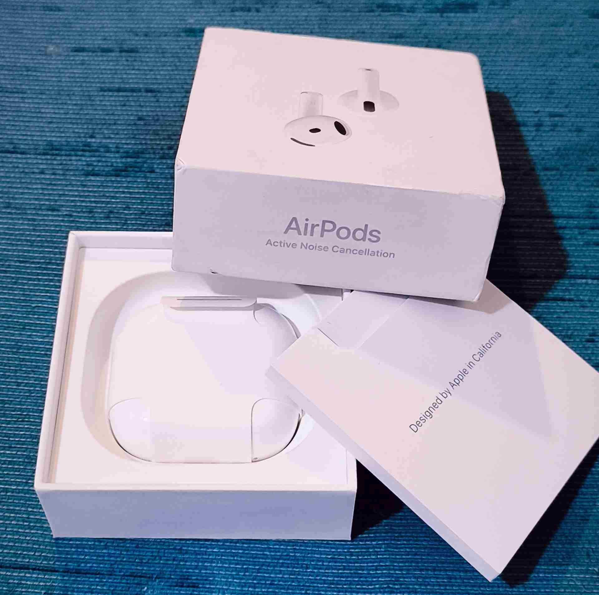 AirPods con cancelación de ruido - miniatura 1