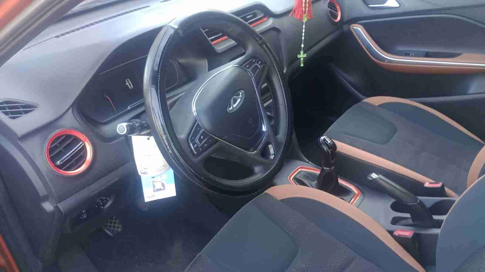 Chery Tiggo2 naranja en buen estado - miniatura 2