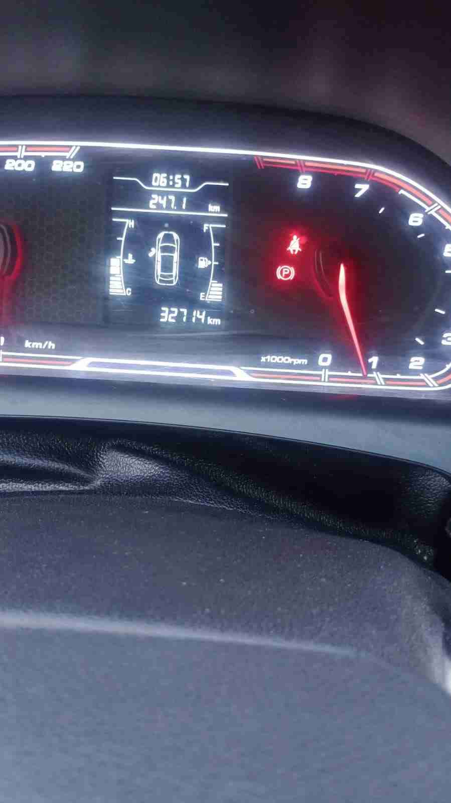 Chery Tiggo2 naranja en buen estado - miniatura 5