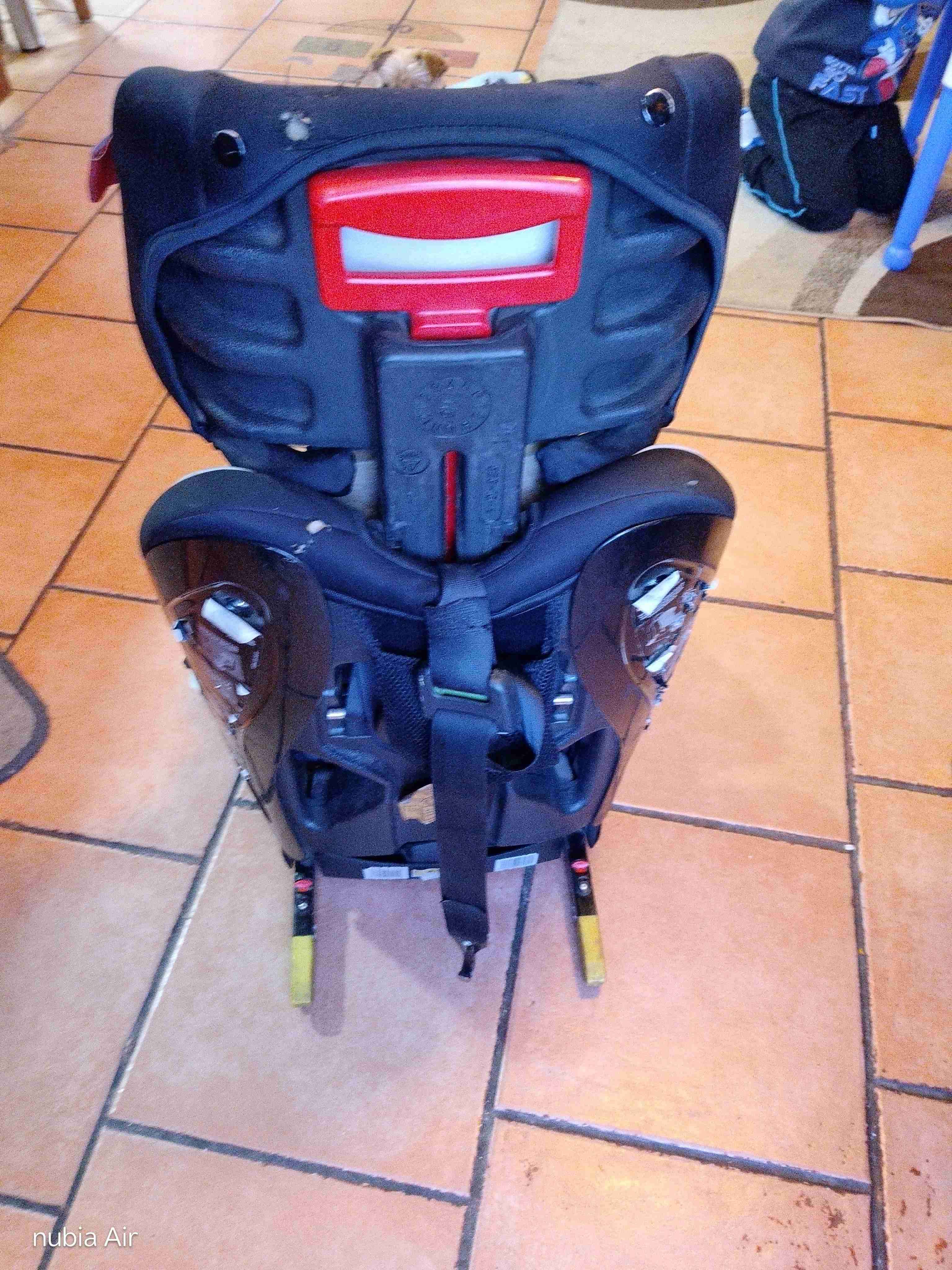 Silla de auto infantil gris - miniatura 2