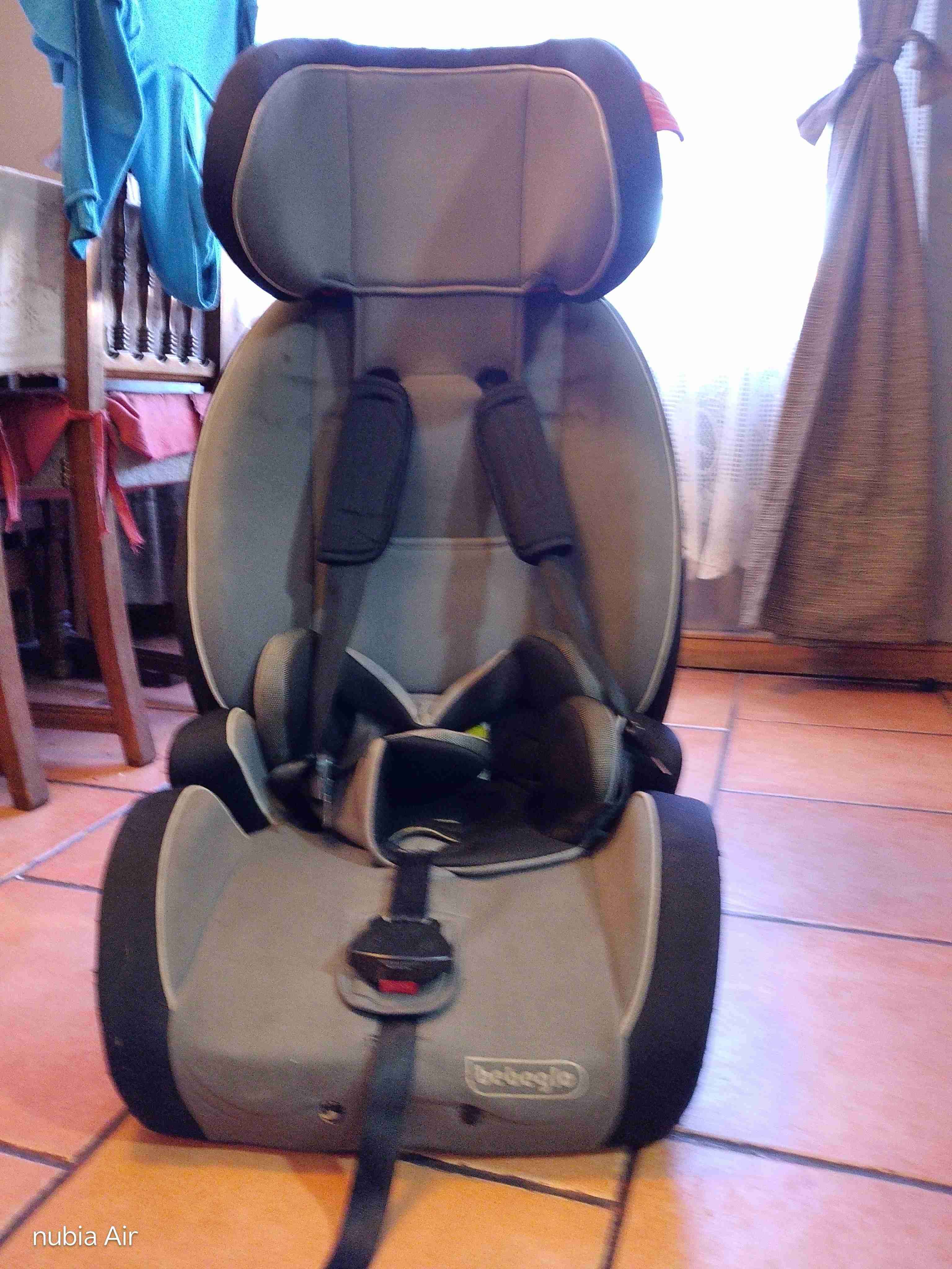 Silla de auto infantil gris - miniatura 3