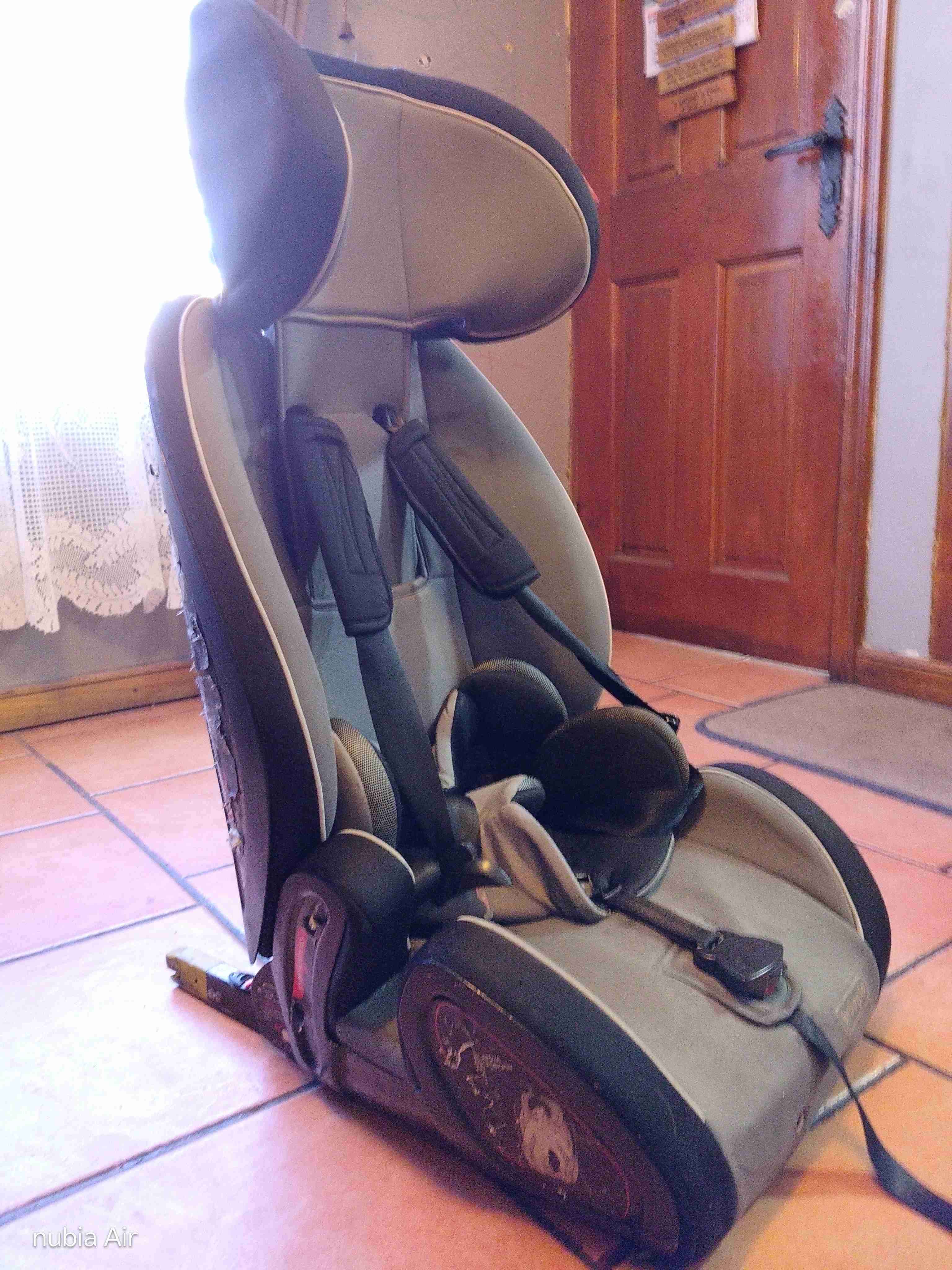 Silla de auto infantil gris - miniatura 4