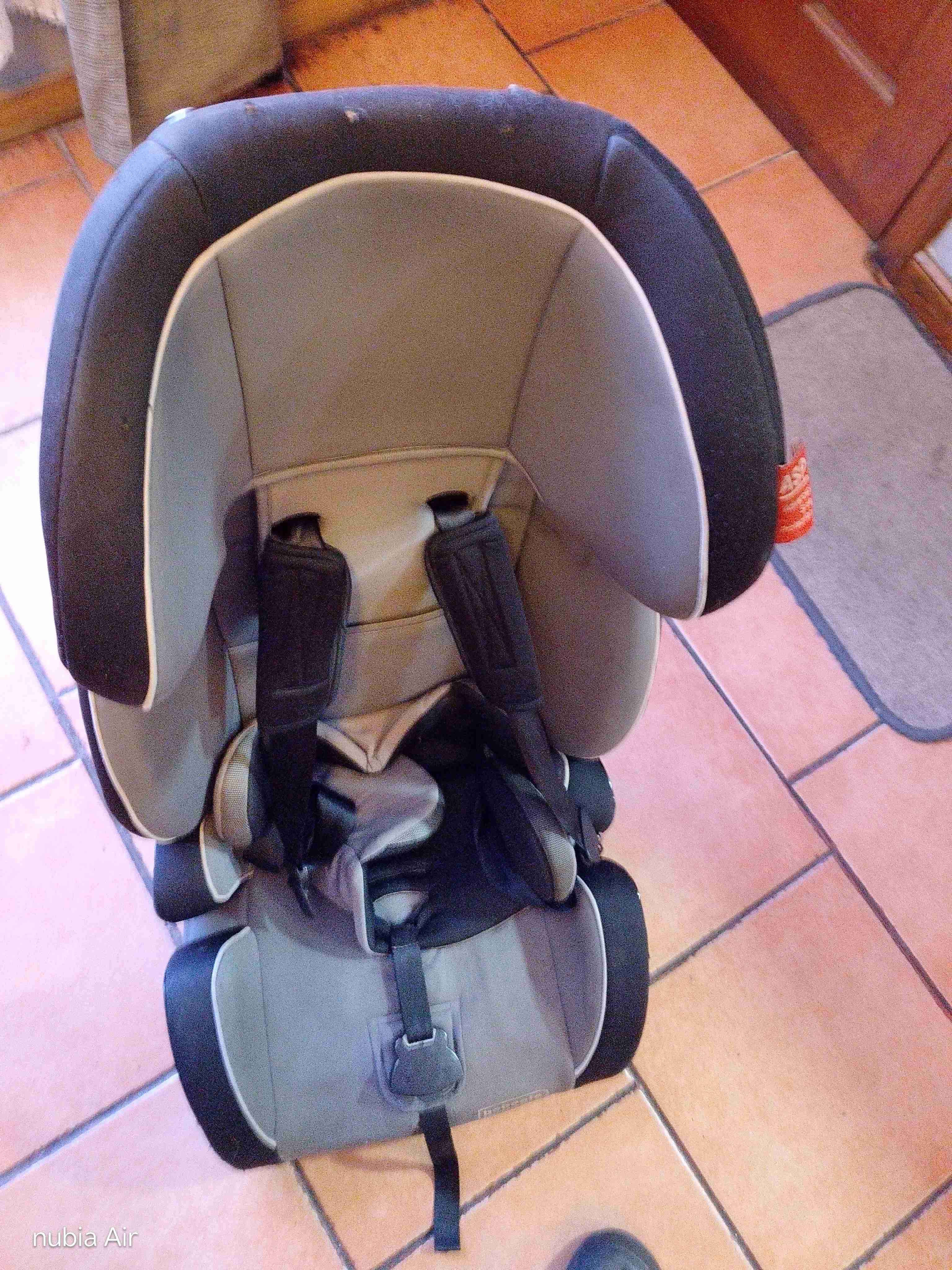 Silla de auto infantil gris - miniatura 5