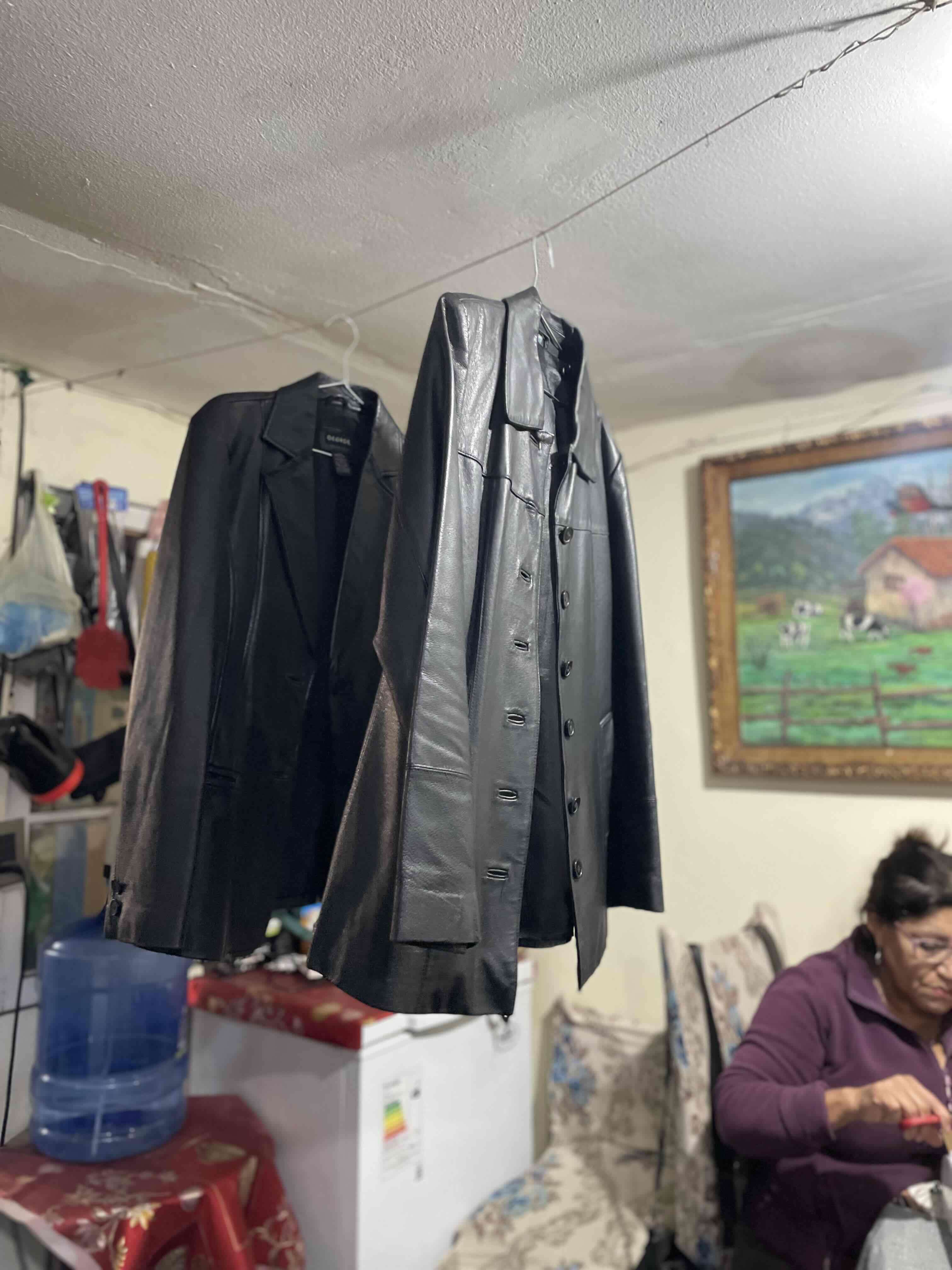 Chaqueta negra de cuero George - miniatura 5