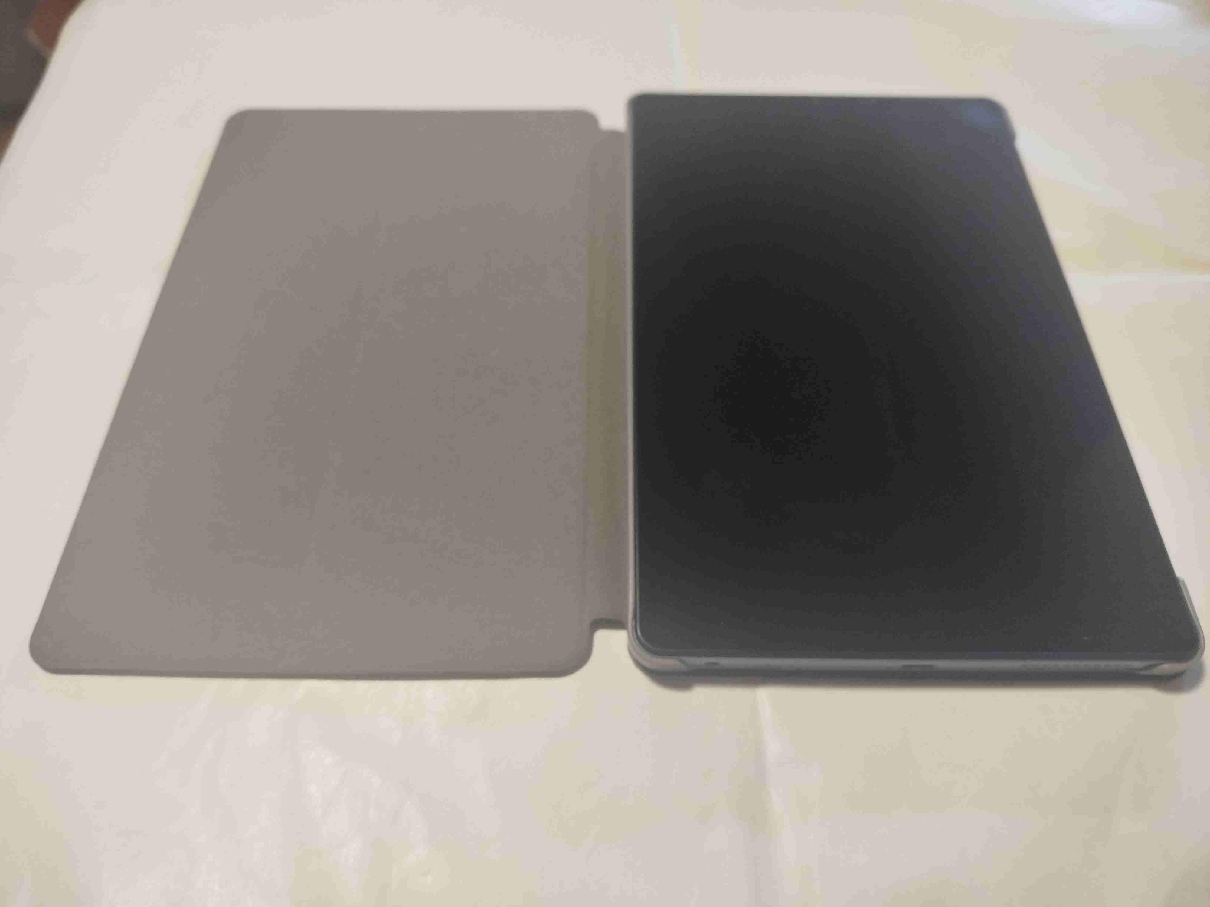 Tablet con funda gris - miniatura 1