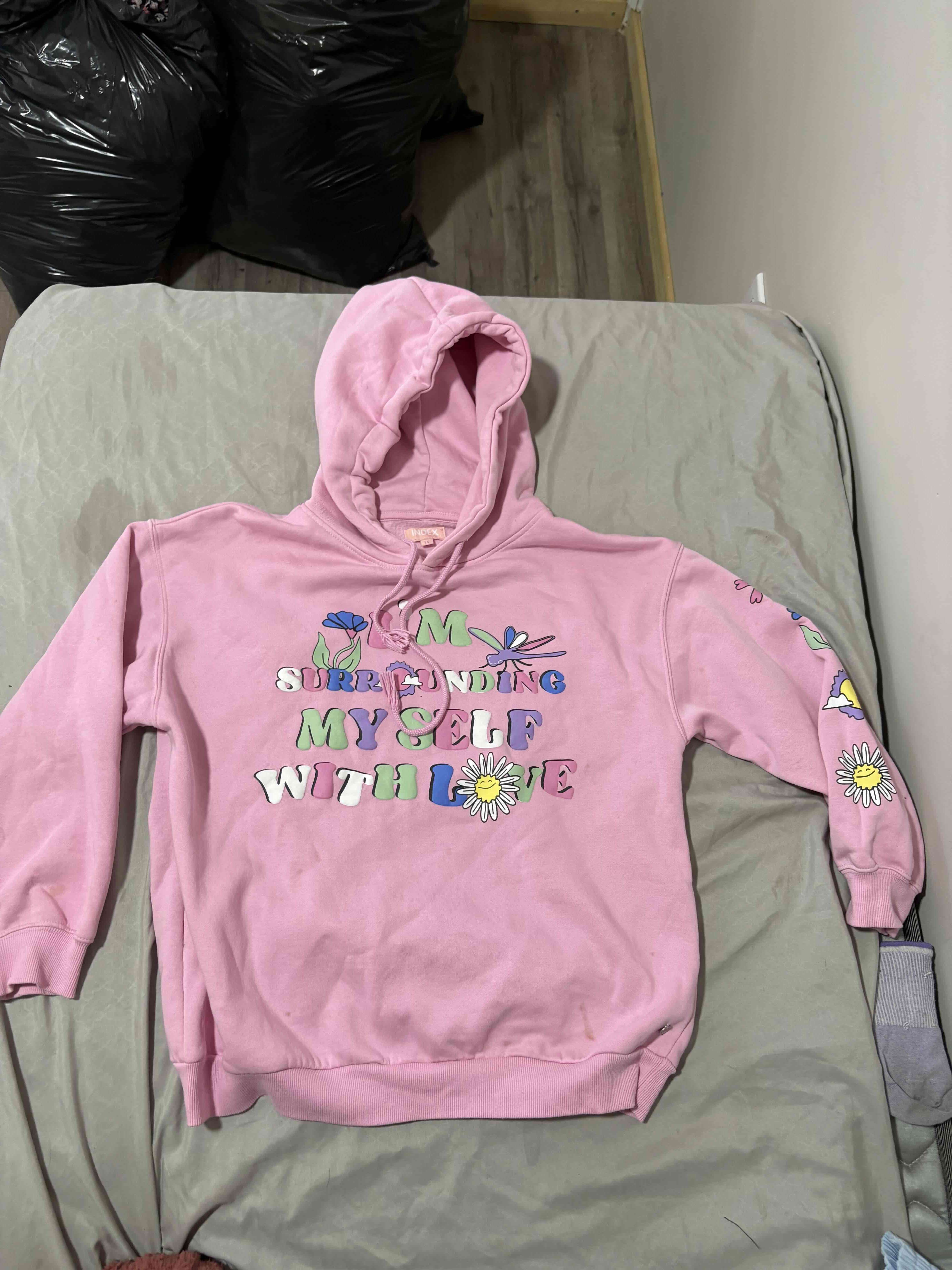 Polerón rosa con estampado floral