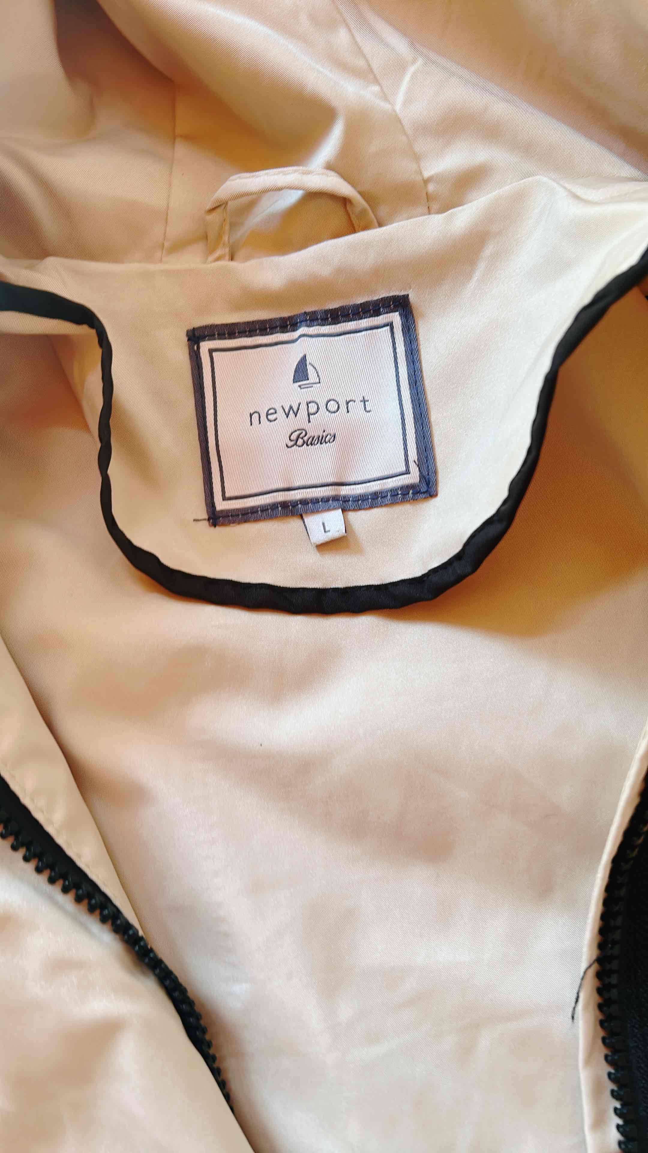 Abrigo ligera  beige con capucha - miniatura 3