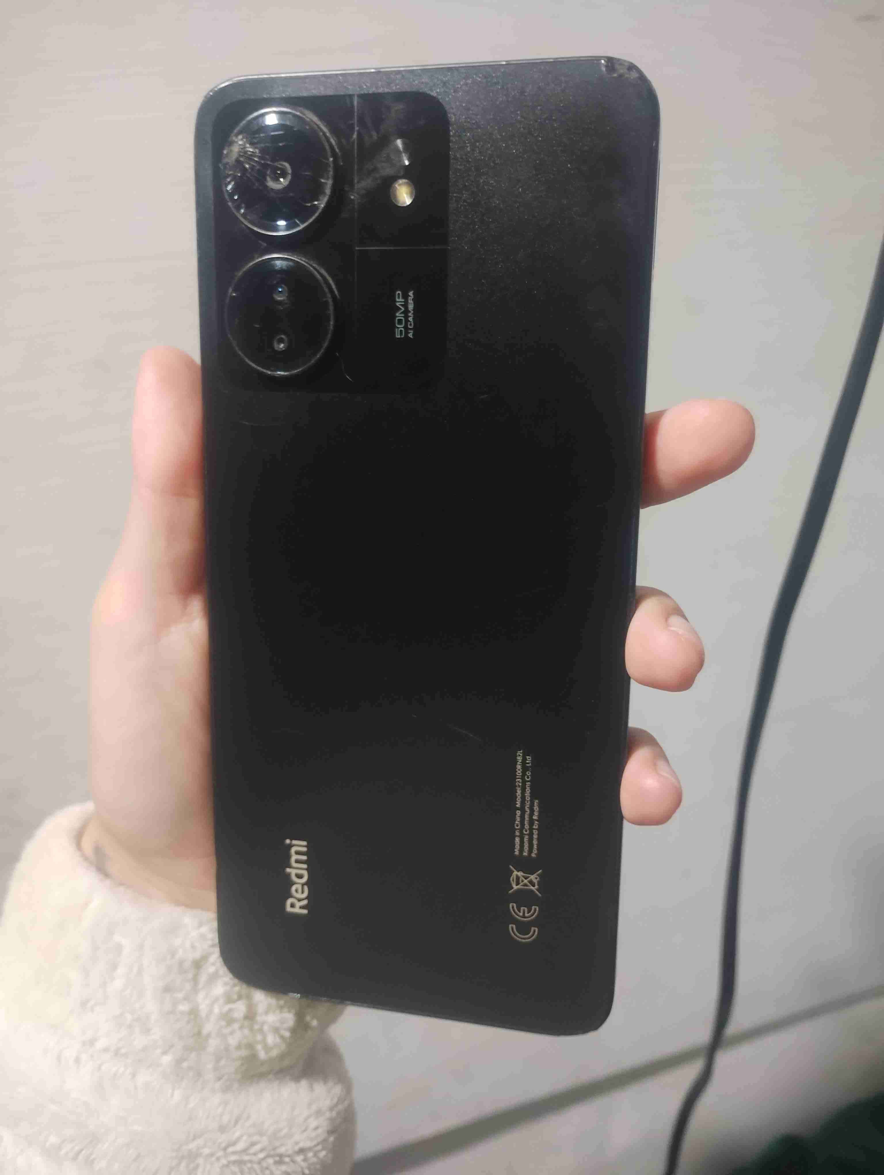 Redmi 13 c detalle en cámara tracera no afecta - miniatura 5