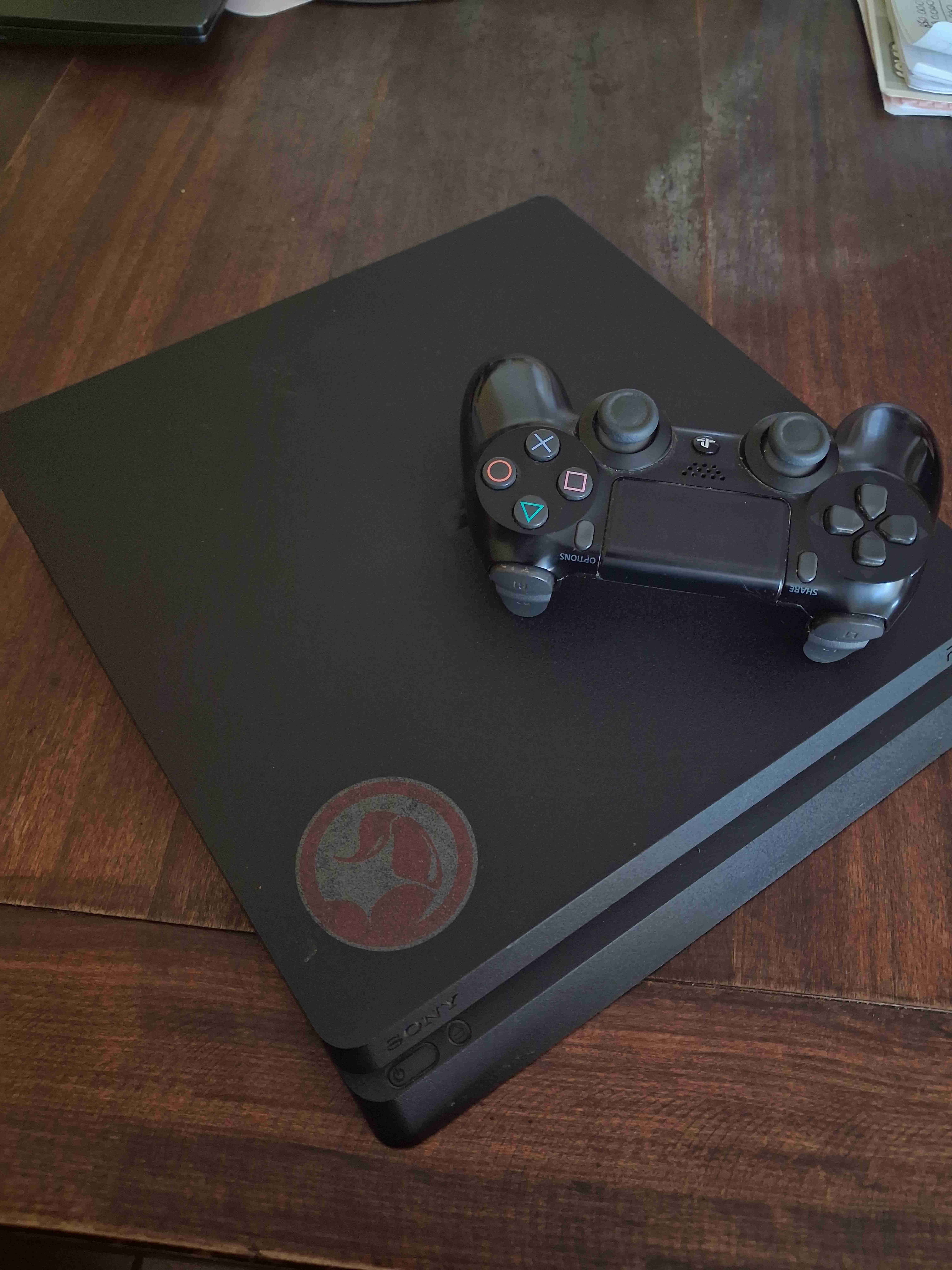 PS4 Slim 1TB con control - miniatura 1