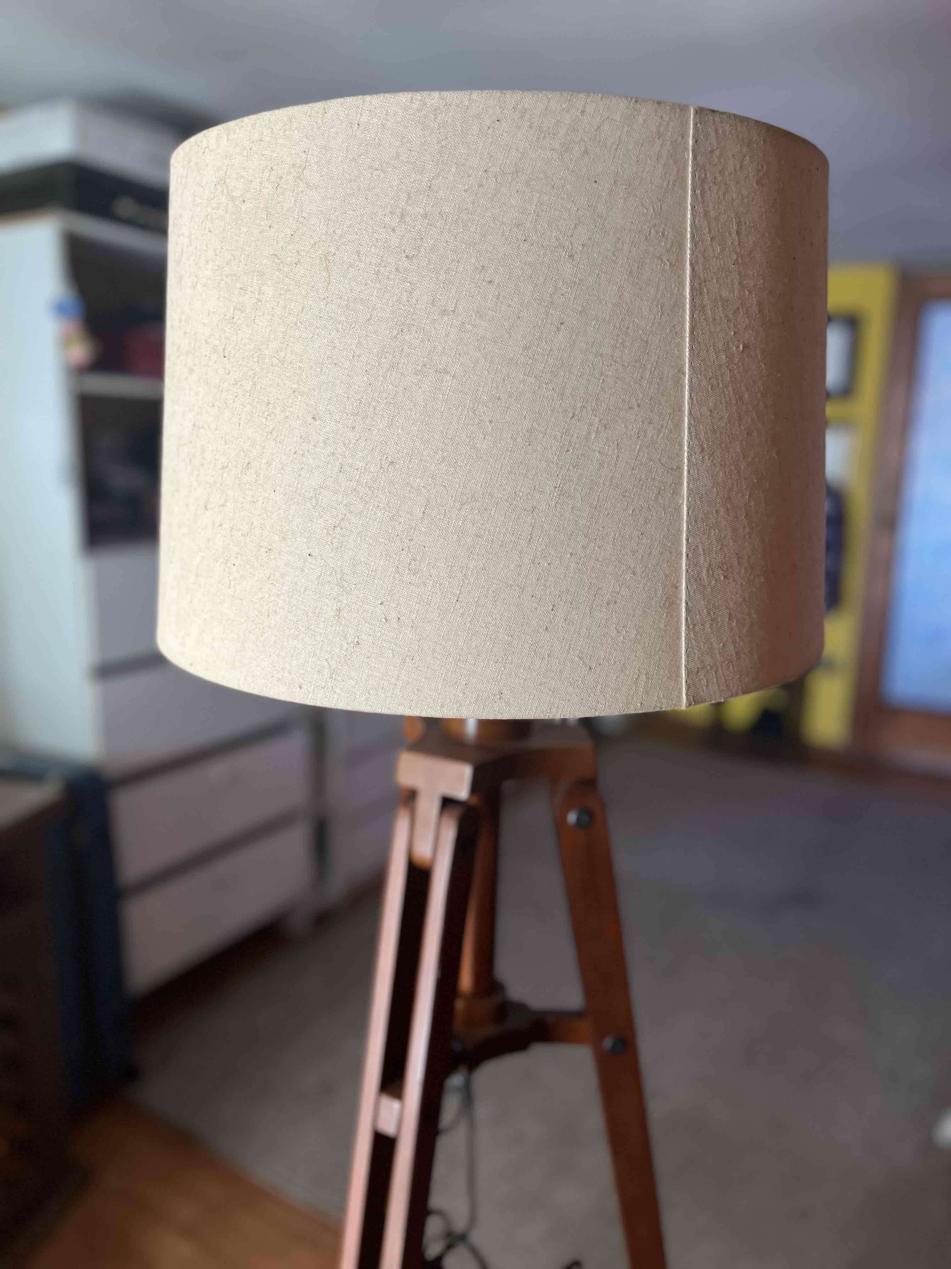 Lámpara de pie trípode - miniatura 5