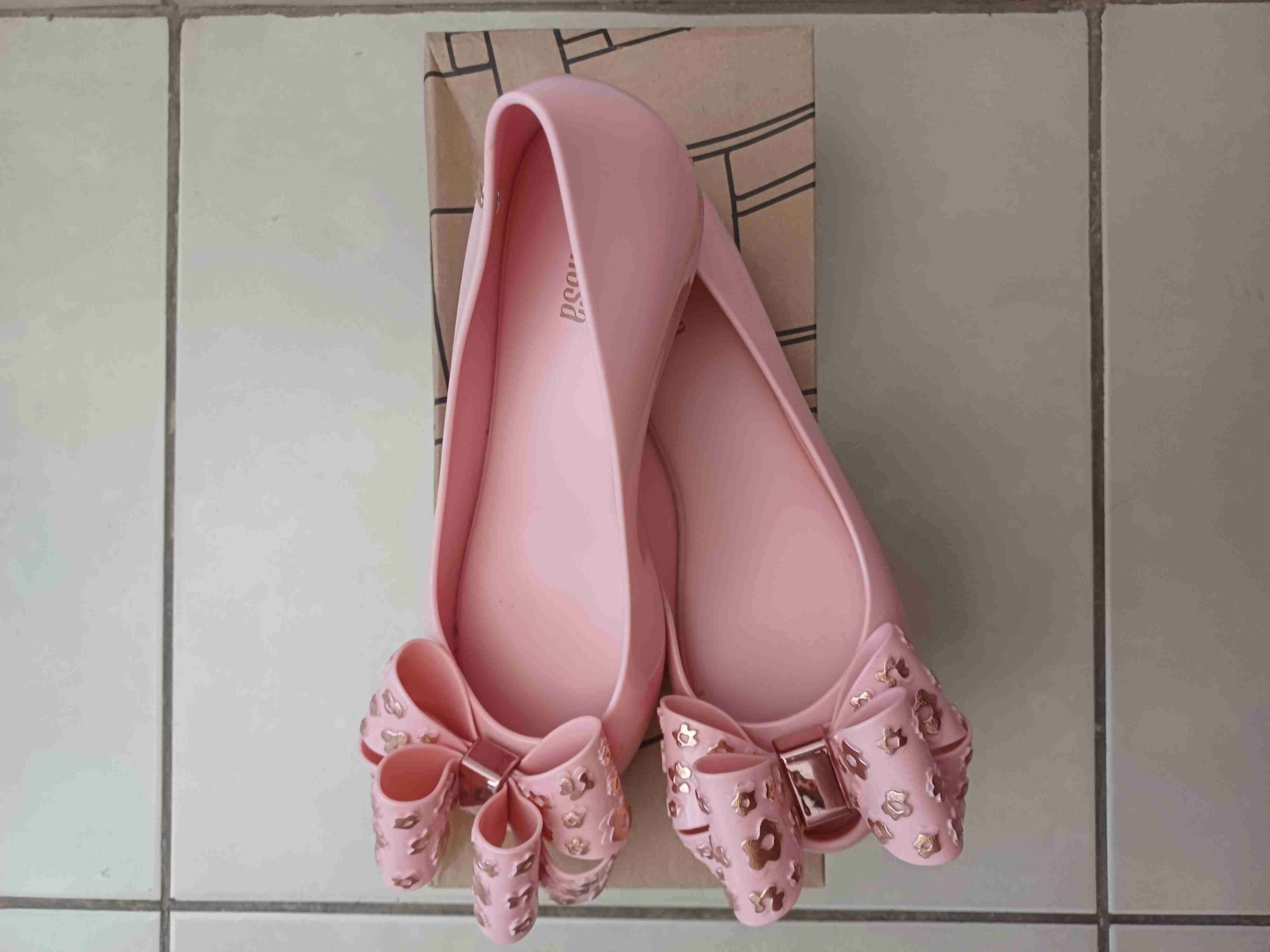 Zapatos planos rosas con lazo - miniatura 3