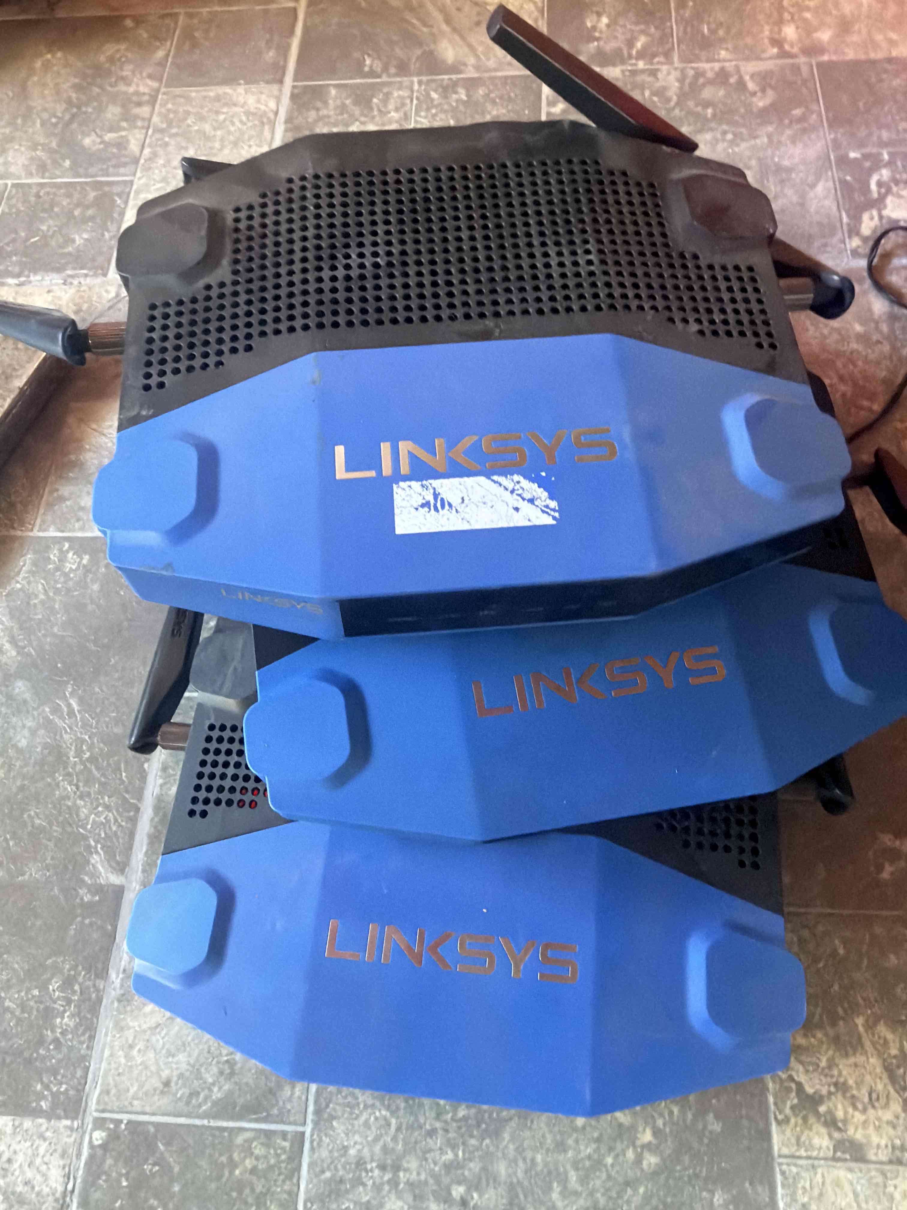 Routers LINKSYS WRT1900 v2 usados - miniatura 1