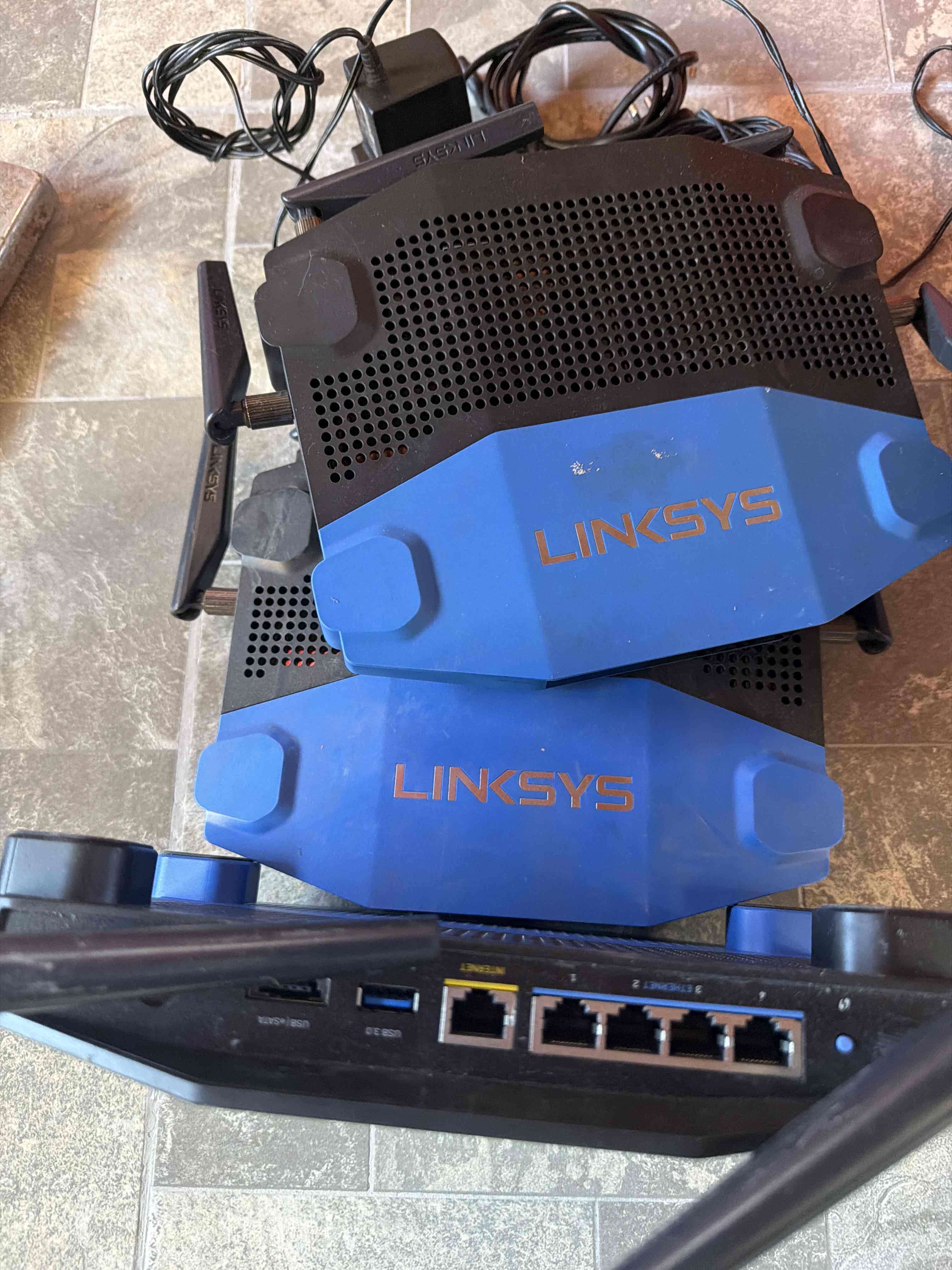 Routers LINKSYS WRT1900 v2 usados - miniatura 2