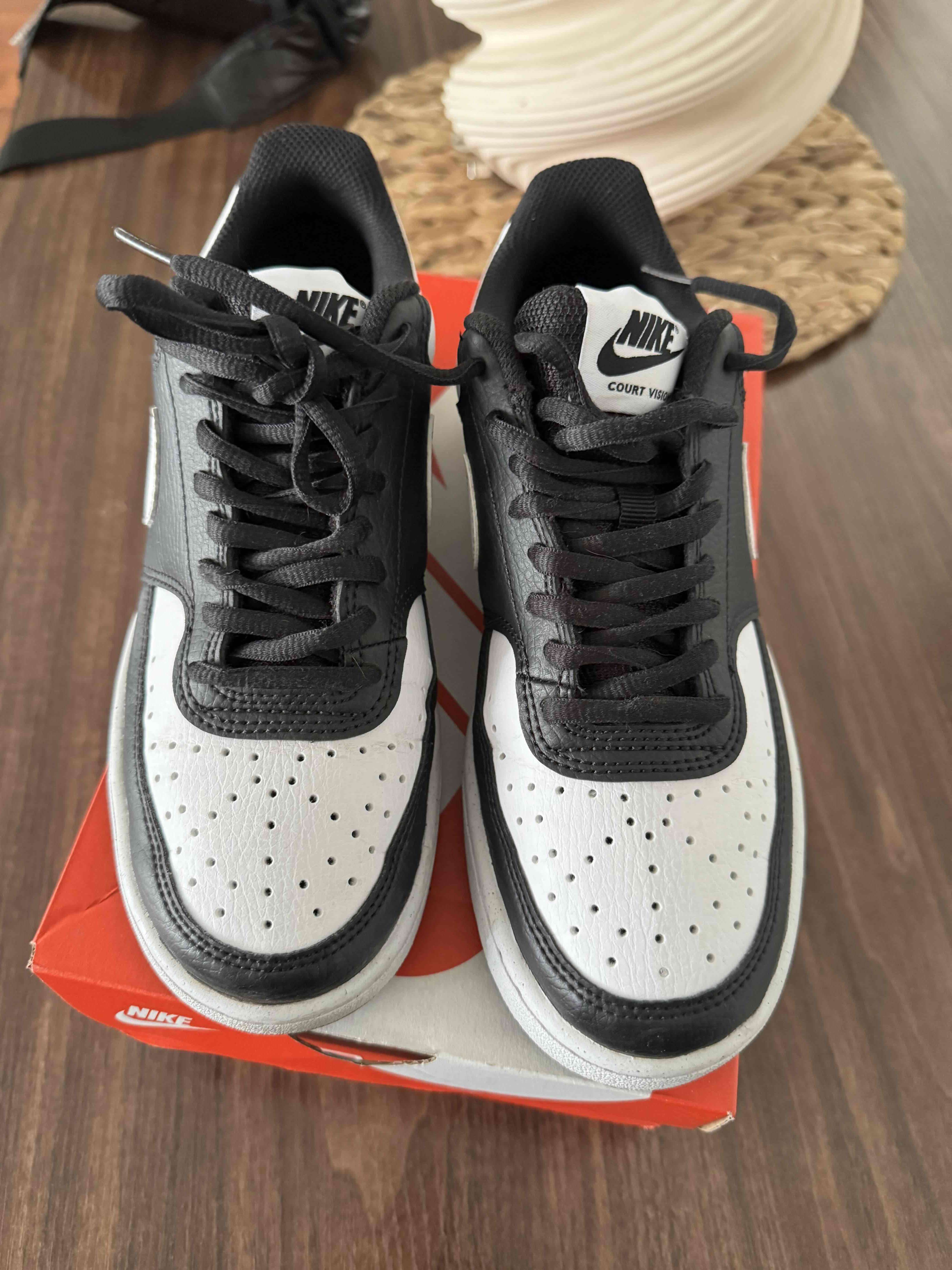 Zapatillas Nike blanco y negro - miniatura 2