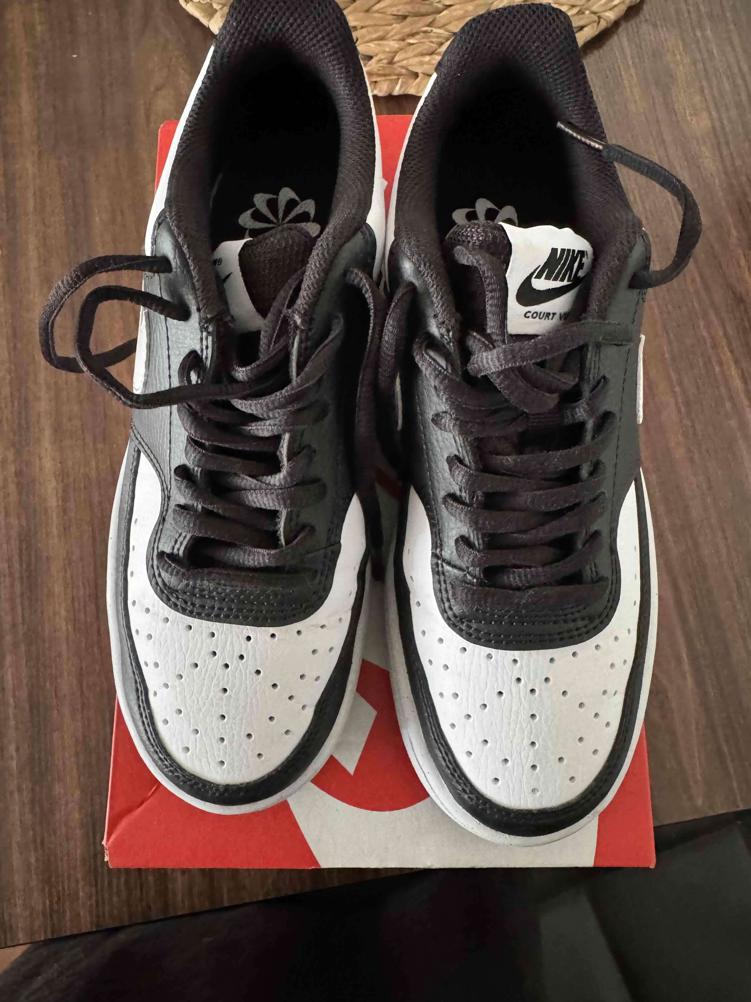 Zapatillas Nike blanco y negro - miniatura 3