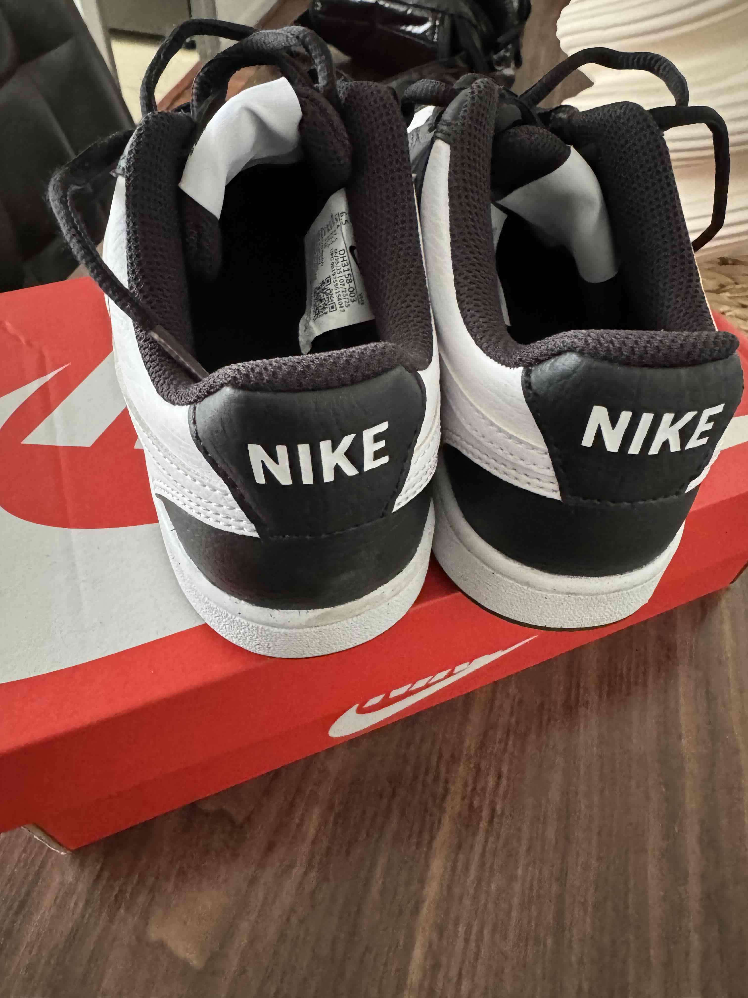 Zapatillas Nike blanco y negro - miniatura 5