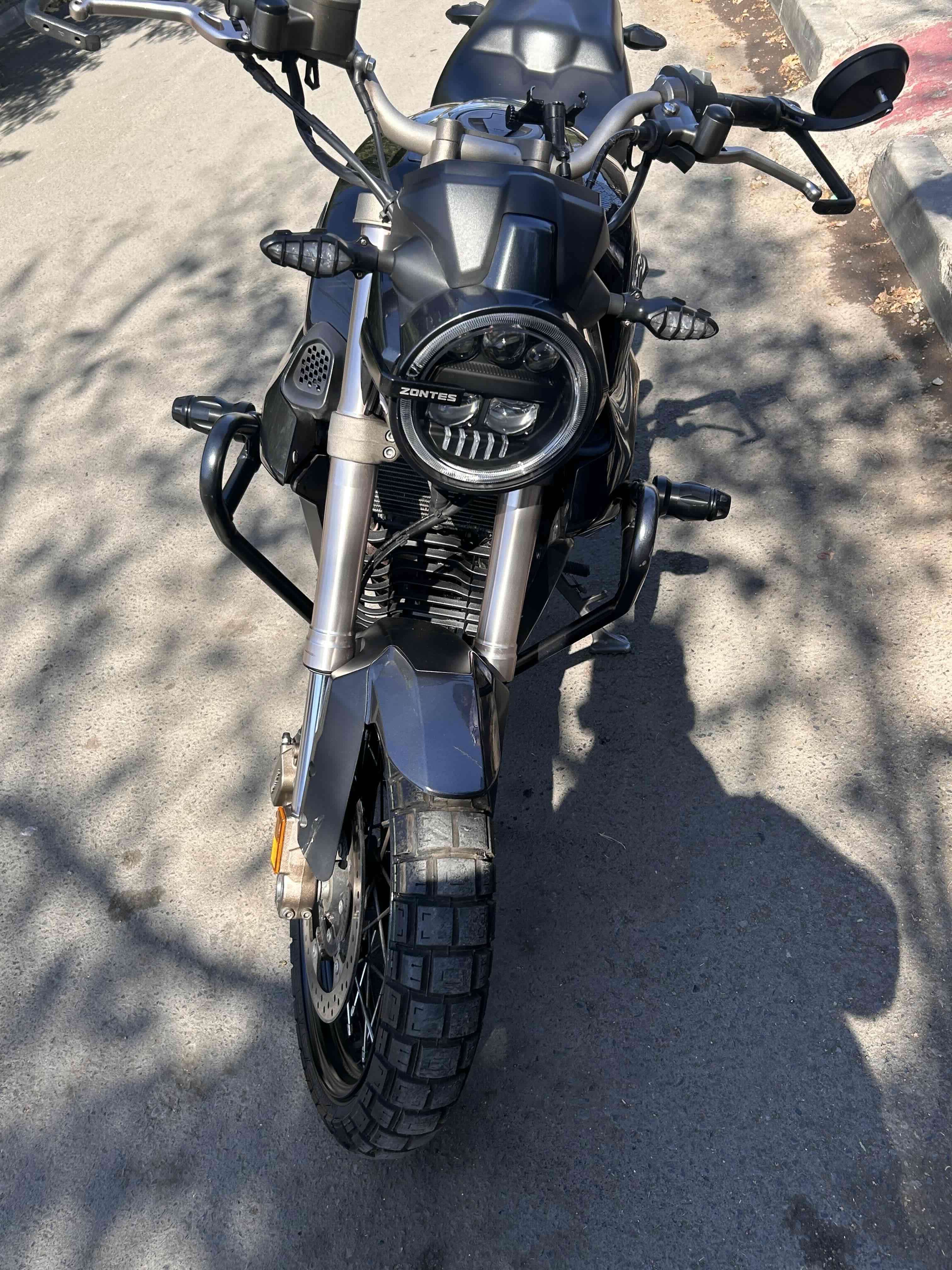 Motocicleta Zontes negra - miniatura 2