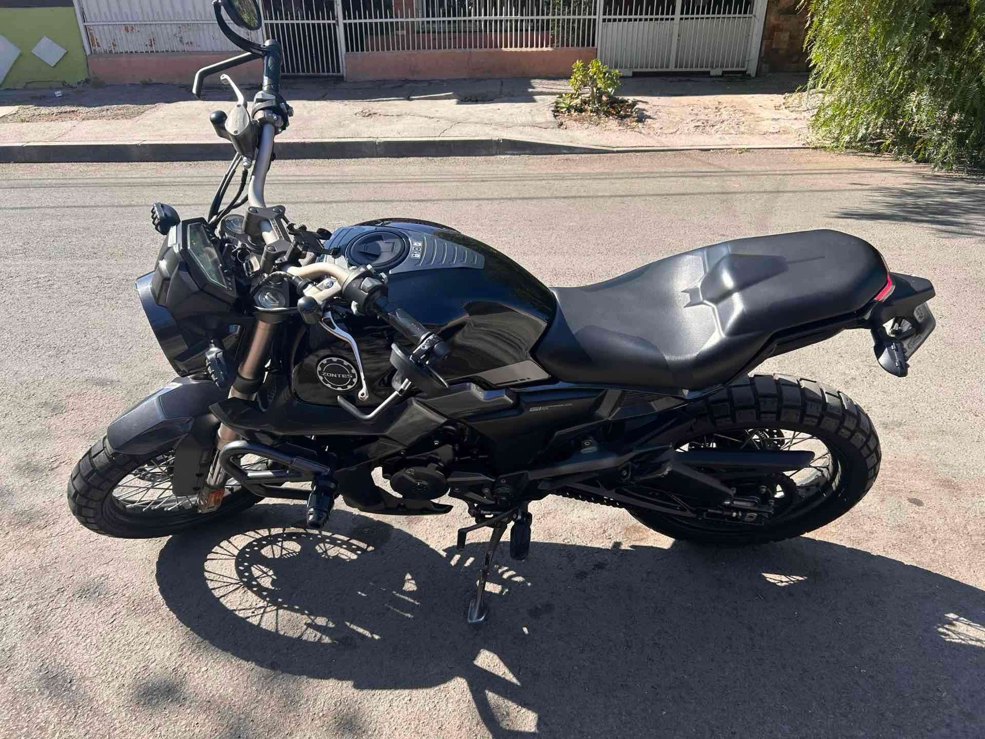 Motocicleta Zontes negra - miniatura 6