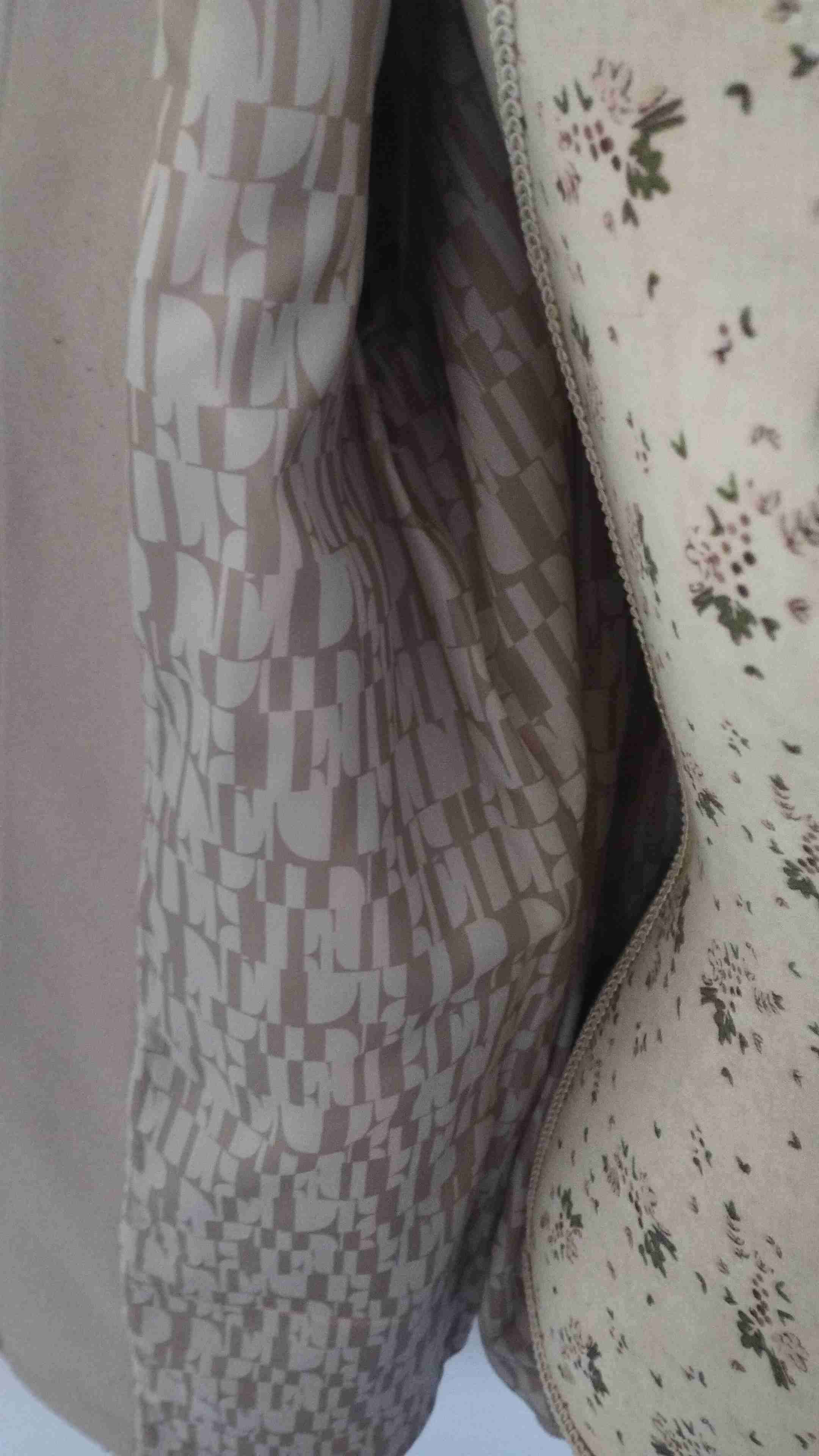 Abrigo beige con capucha - miniatura 2