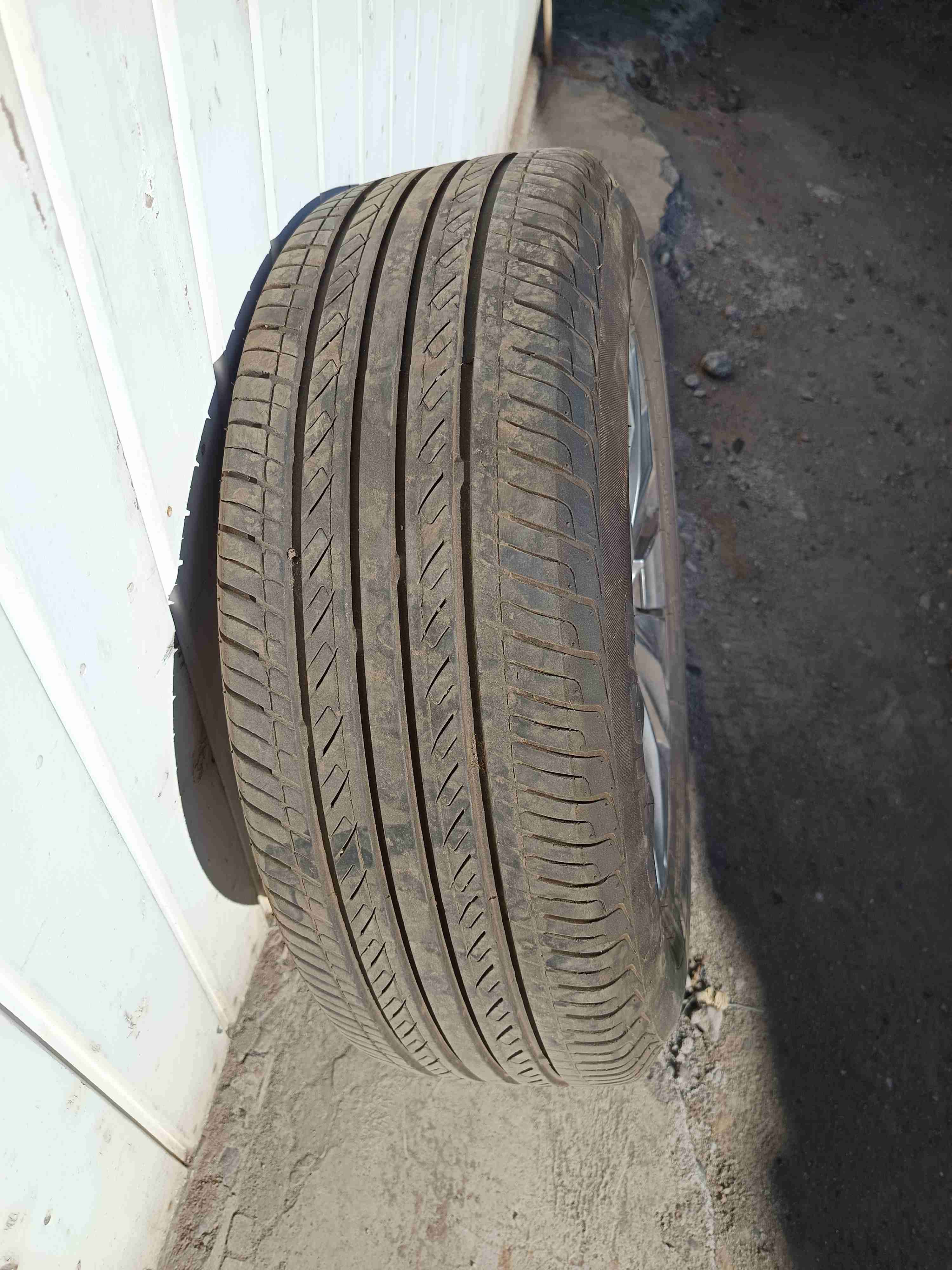 Rueda de Peugeot original aro 16 - miniatura 2