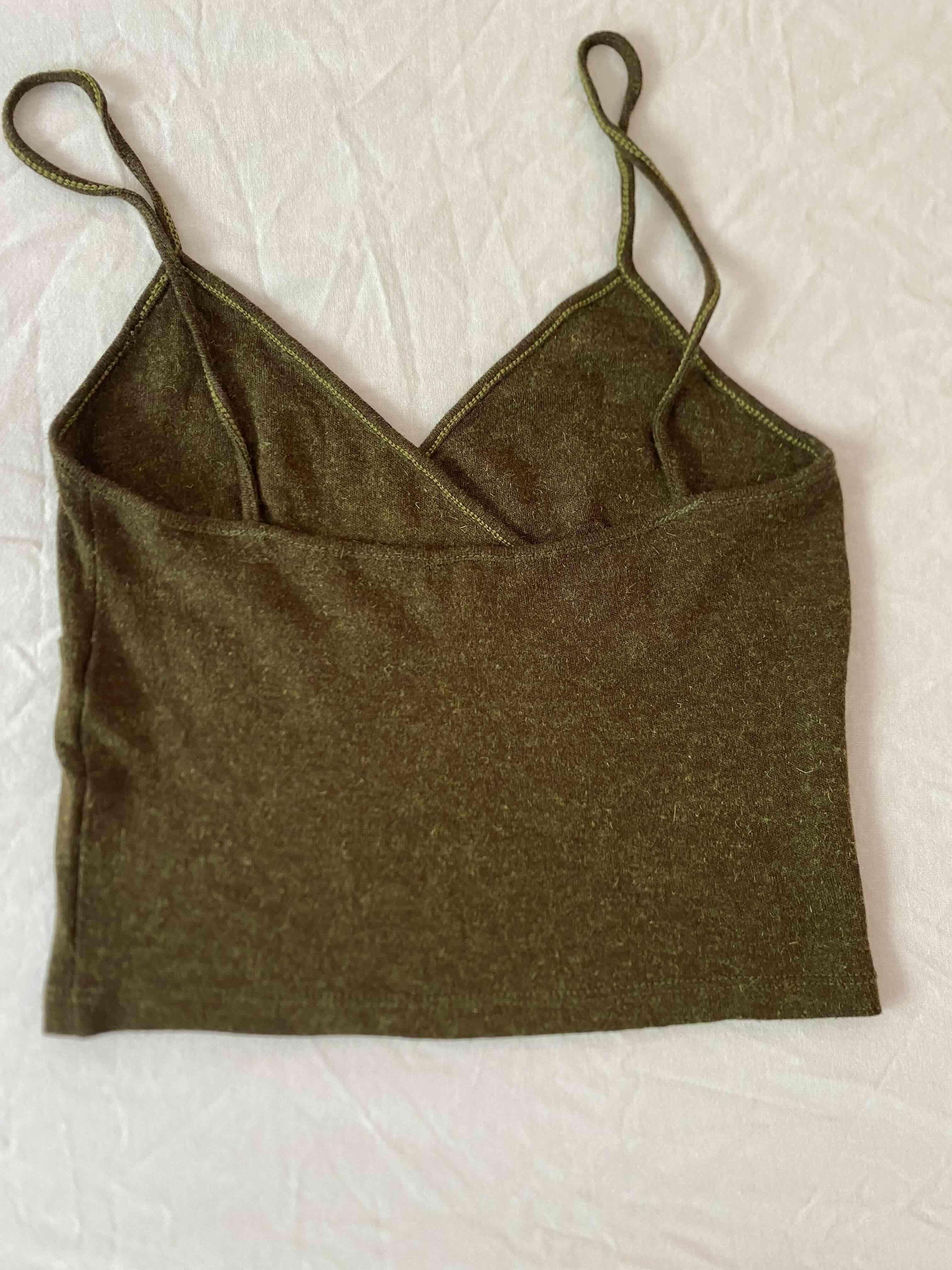 Top verde con tirantes - miniatura 2