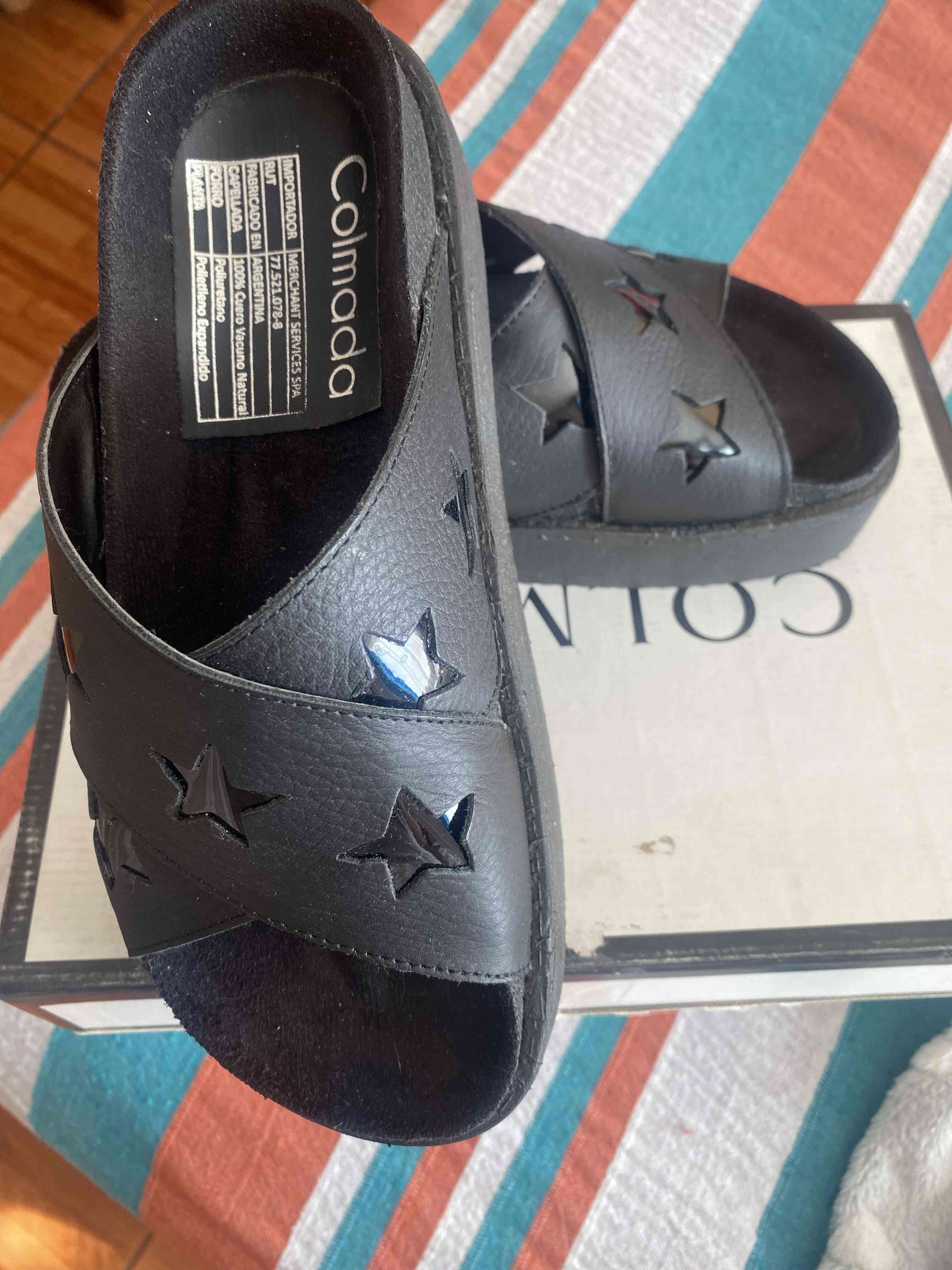 Sandalias negras con estrellas - miniatura 2