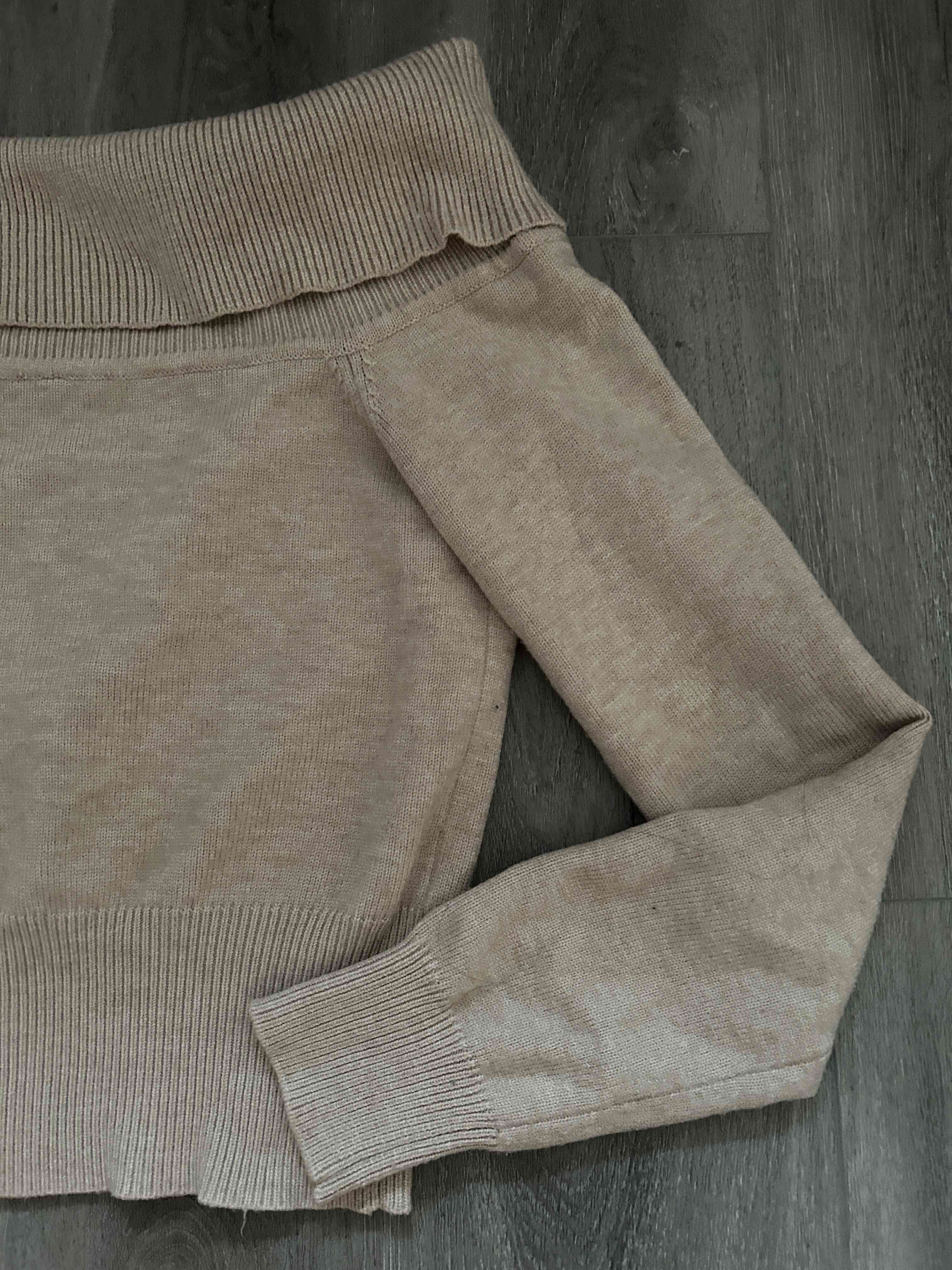 Suéter beige hombros descubiertos BERSHKA - miniatura 2