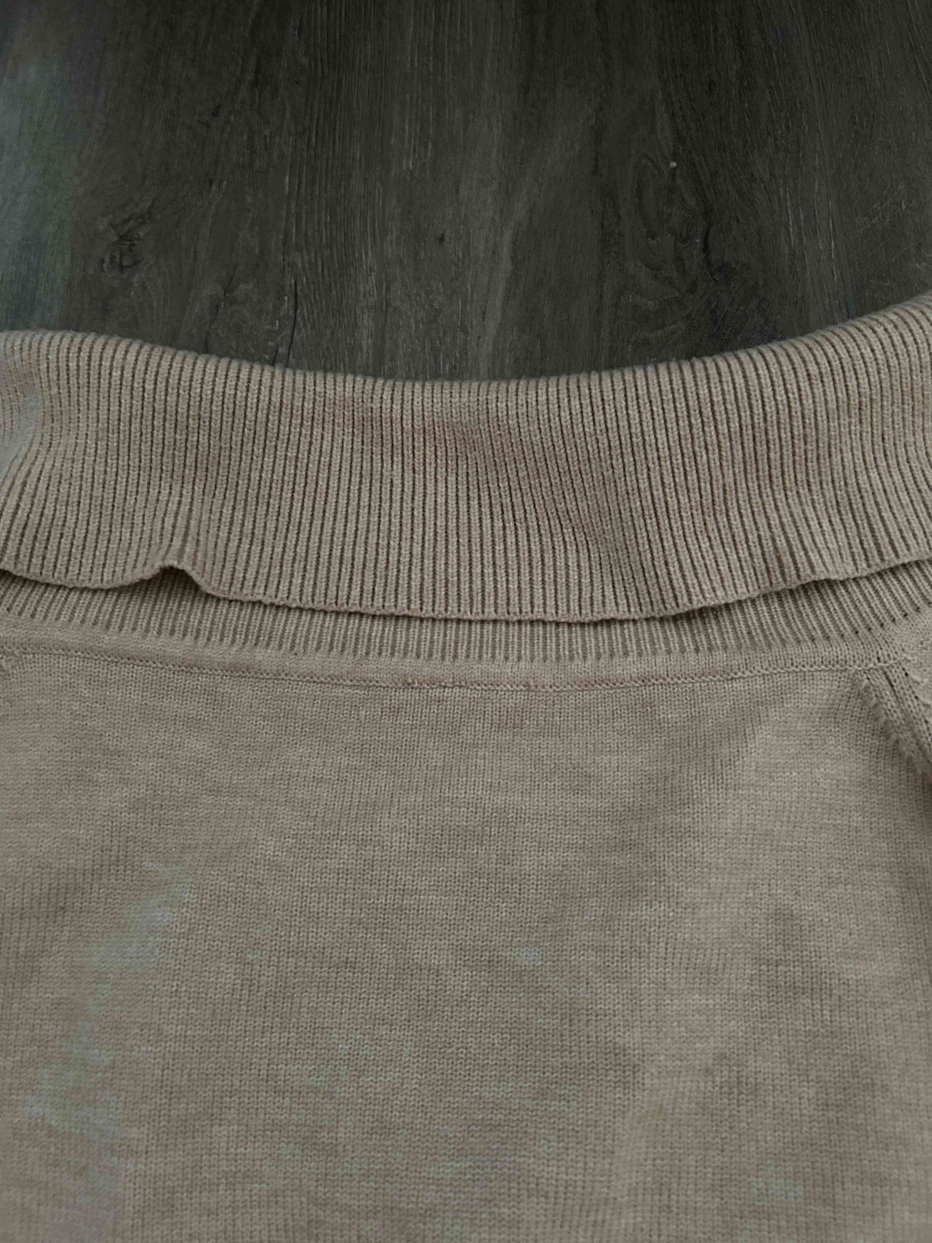 Suéter beige hombros descubiertos BERSHKA - miniatura 3