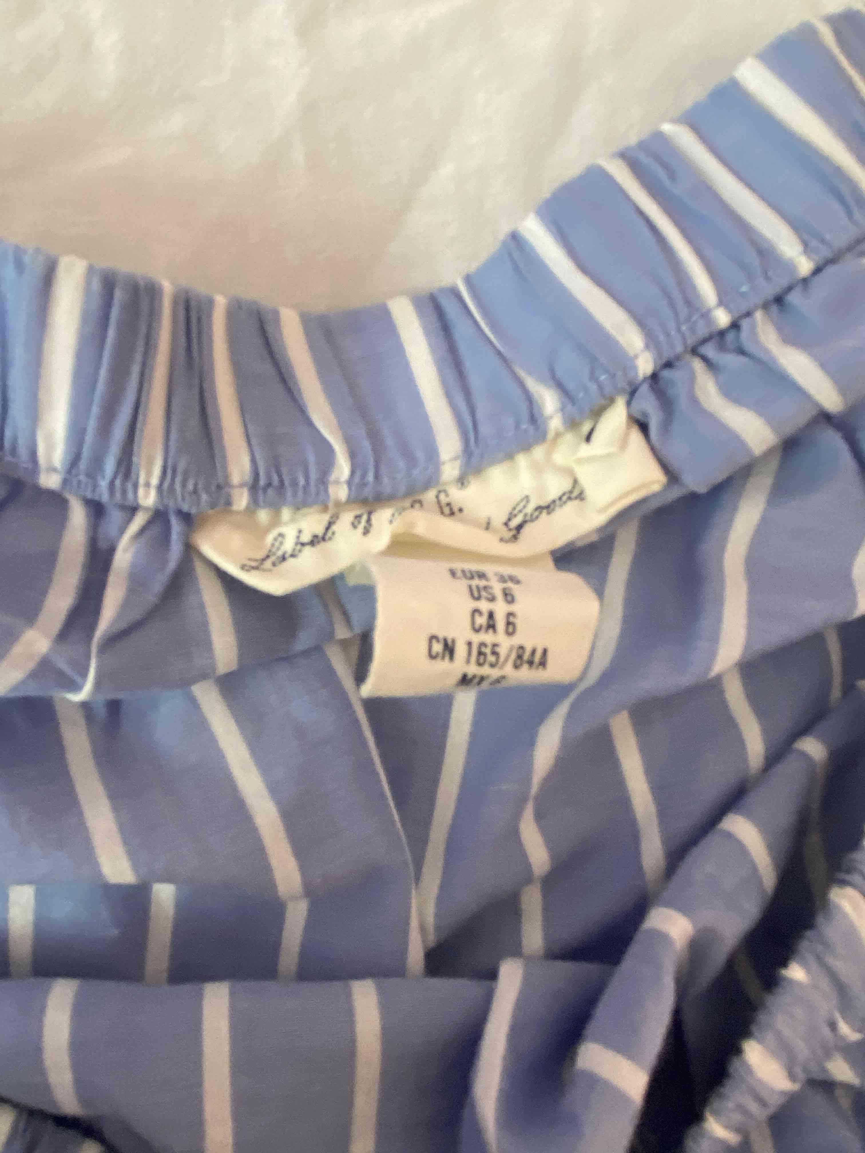 Blusa rayada azul hombros descubiertos - miniatura 2